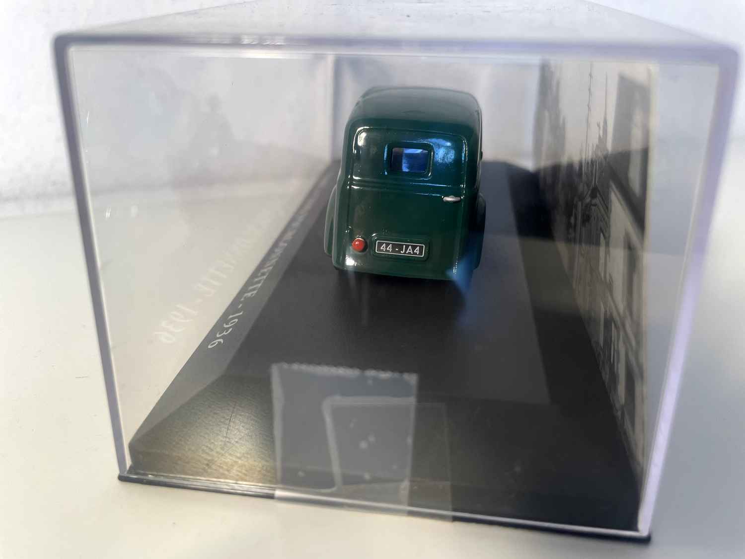 Furgoneta verde SIMCA 5 de 1936