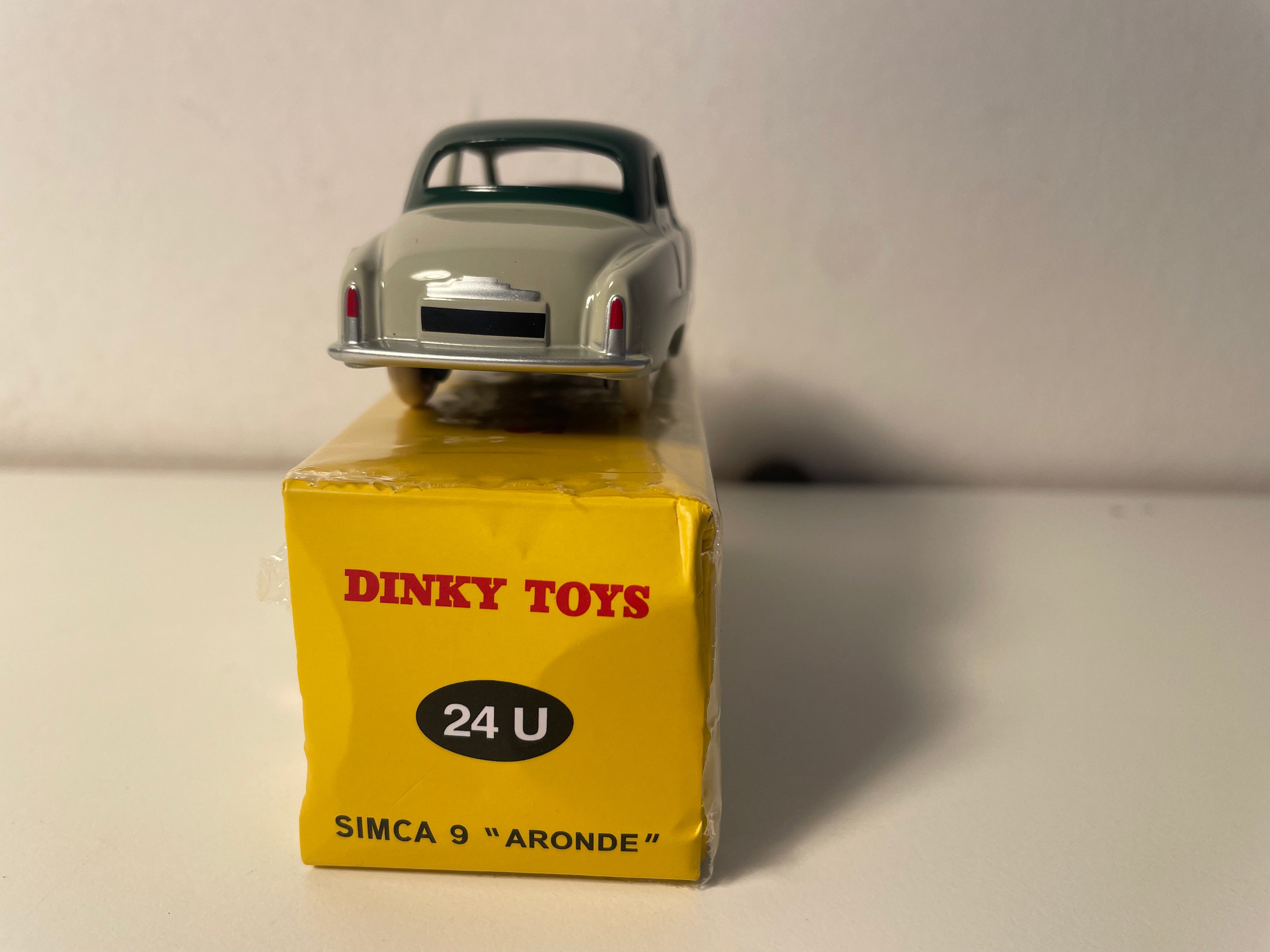 Simca 9 Aronde gris con techo verde - Dinky-Toys (Ediciones Atlas) - N°24 U