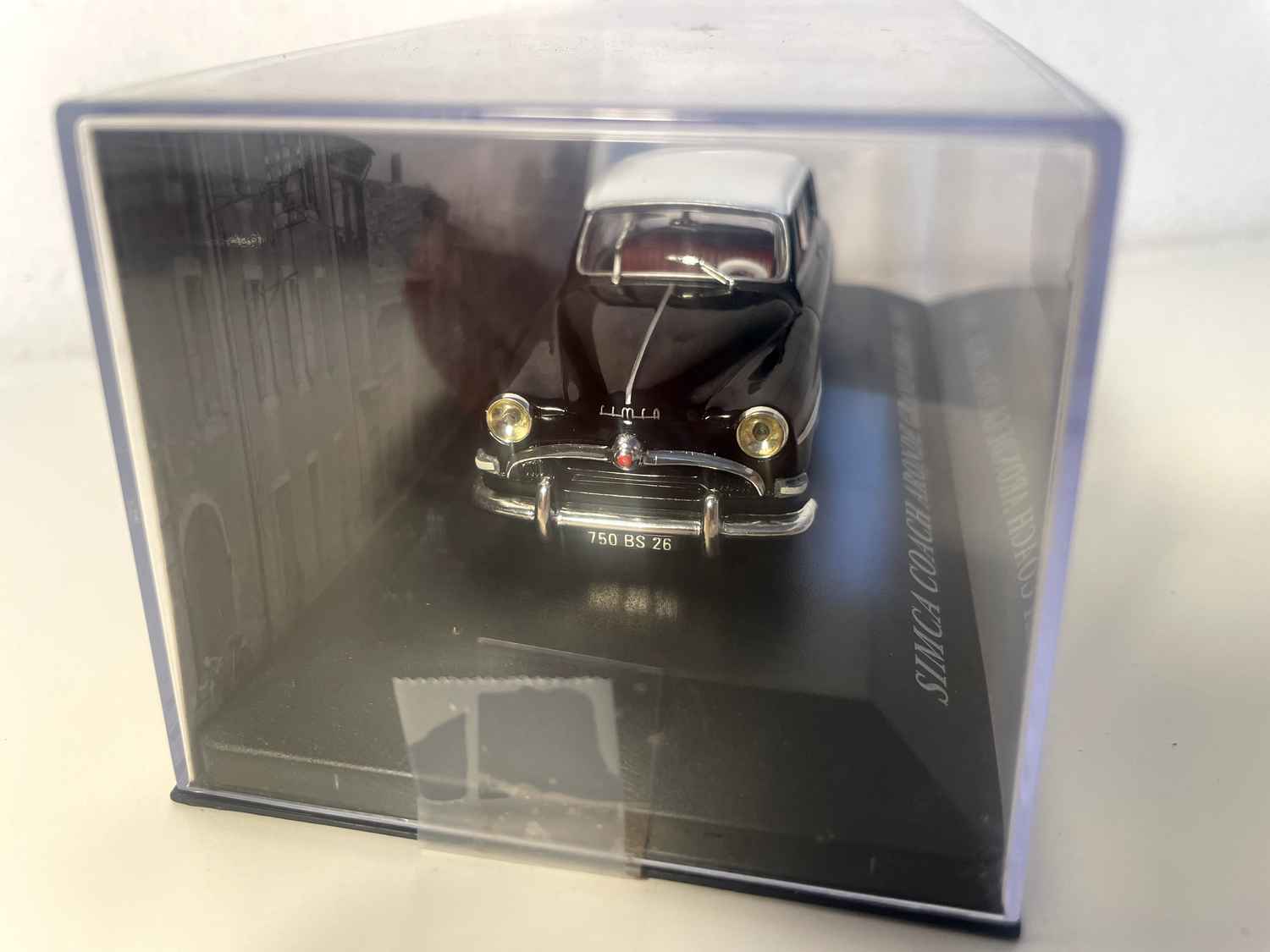 SIMCA Coach Aronde gran techo blanco y negro de 1955