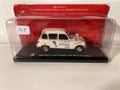 Renault R4 Tierra del Fuego-Alaska beige con bandiere sul cofano