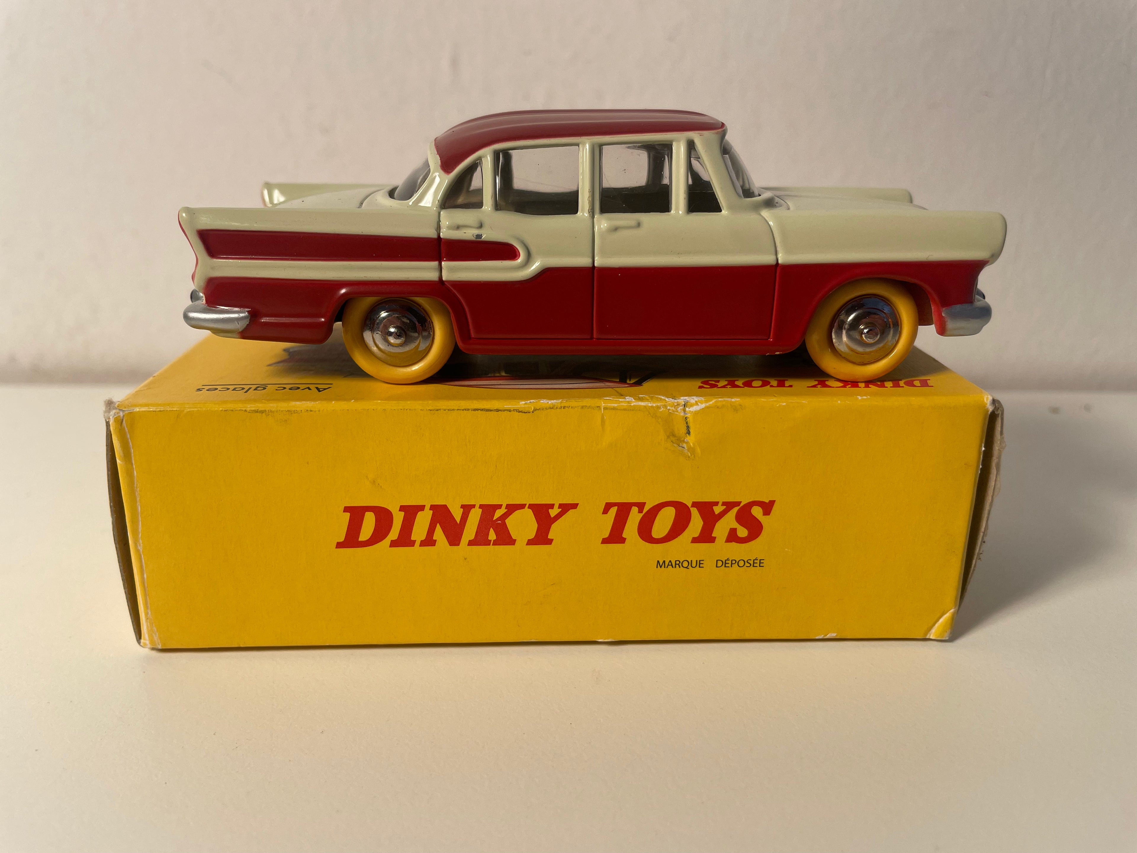 Simca Vedette Chambord - Dinky-Toys (Editions Atlas) - N°24 K (con pneumatici gialli)