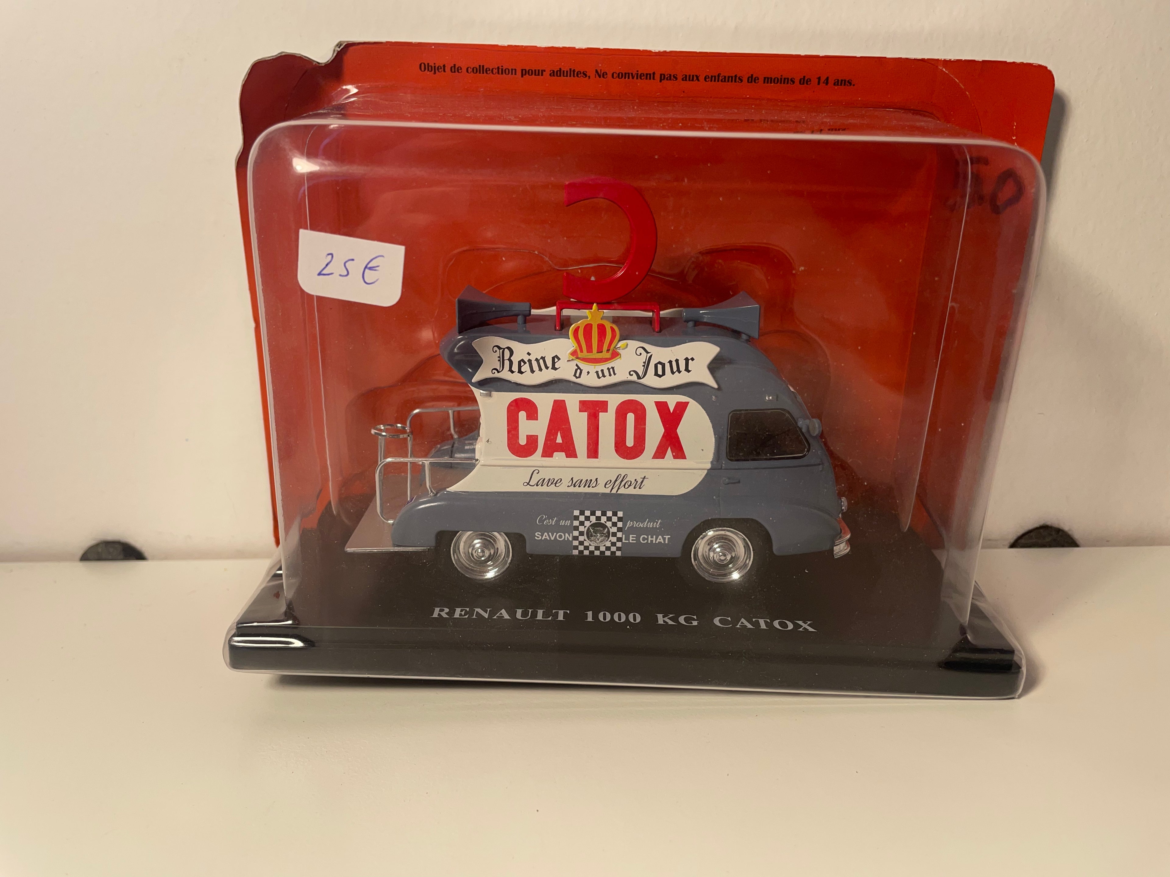 Renault 1000 Kg gris avec publicité CATOX (lessive) - avec la lettre C sur le toit