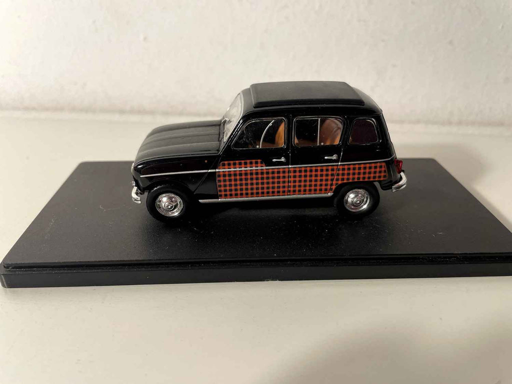 Renault 4L Parisienne noire et avec damiers noirs et oranges? (blister sans carton)