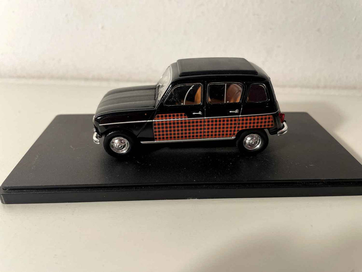 Renault 4L Parisienne noire et avec damiers noirs et oranges? (blister sans carton)