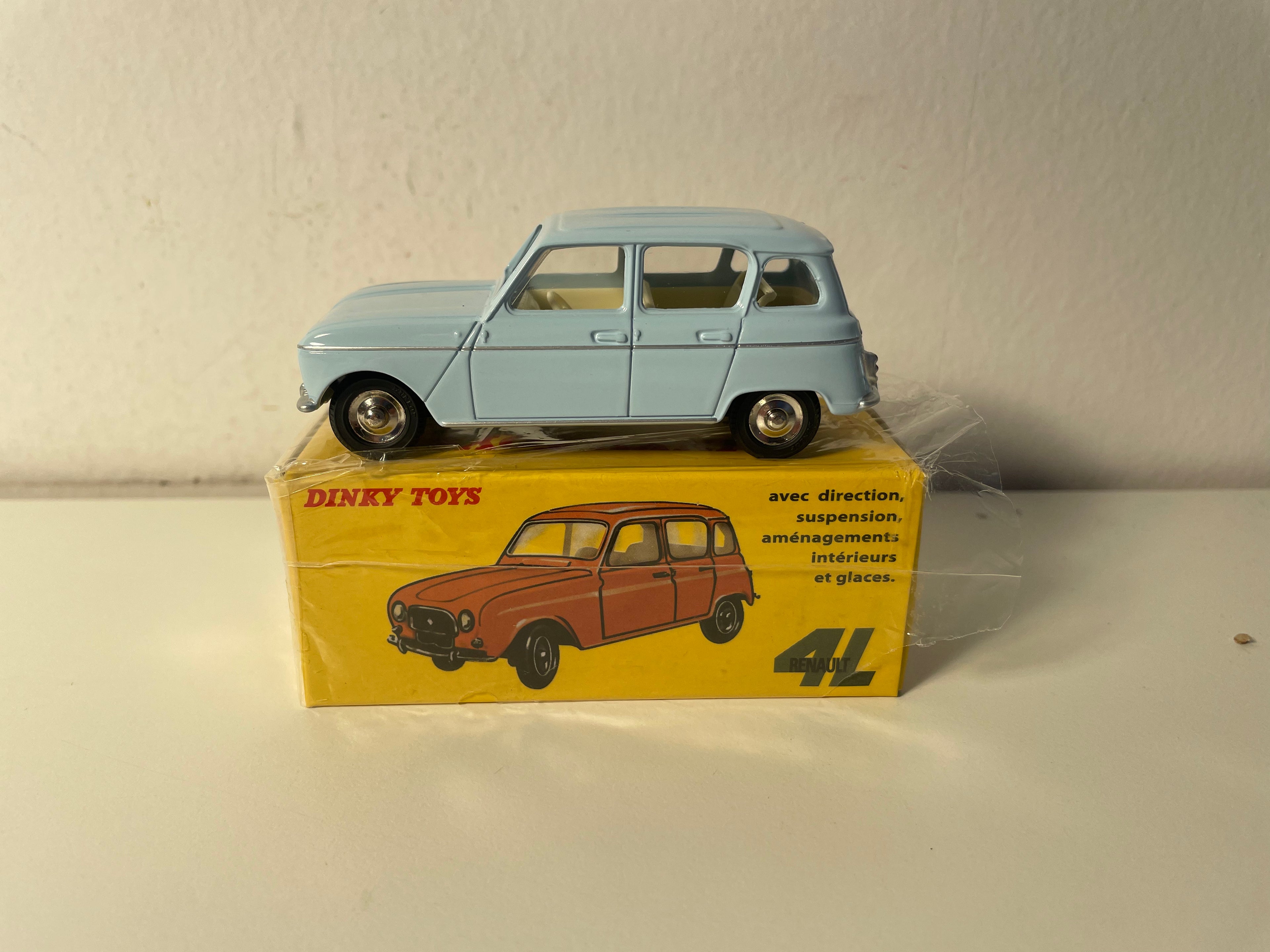 Renault bleue pâle - Dinky-Toys (Editions Atlas) - N°518