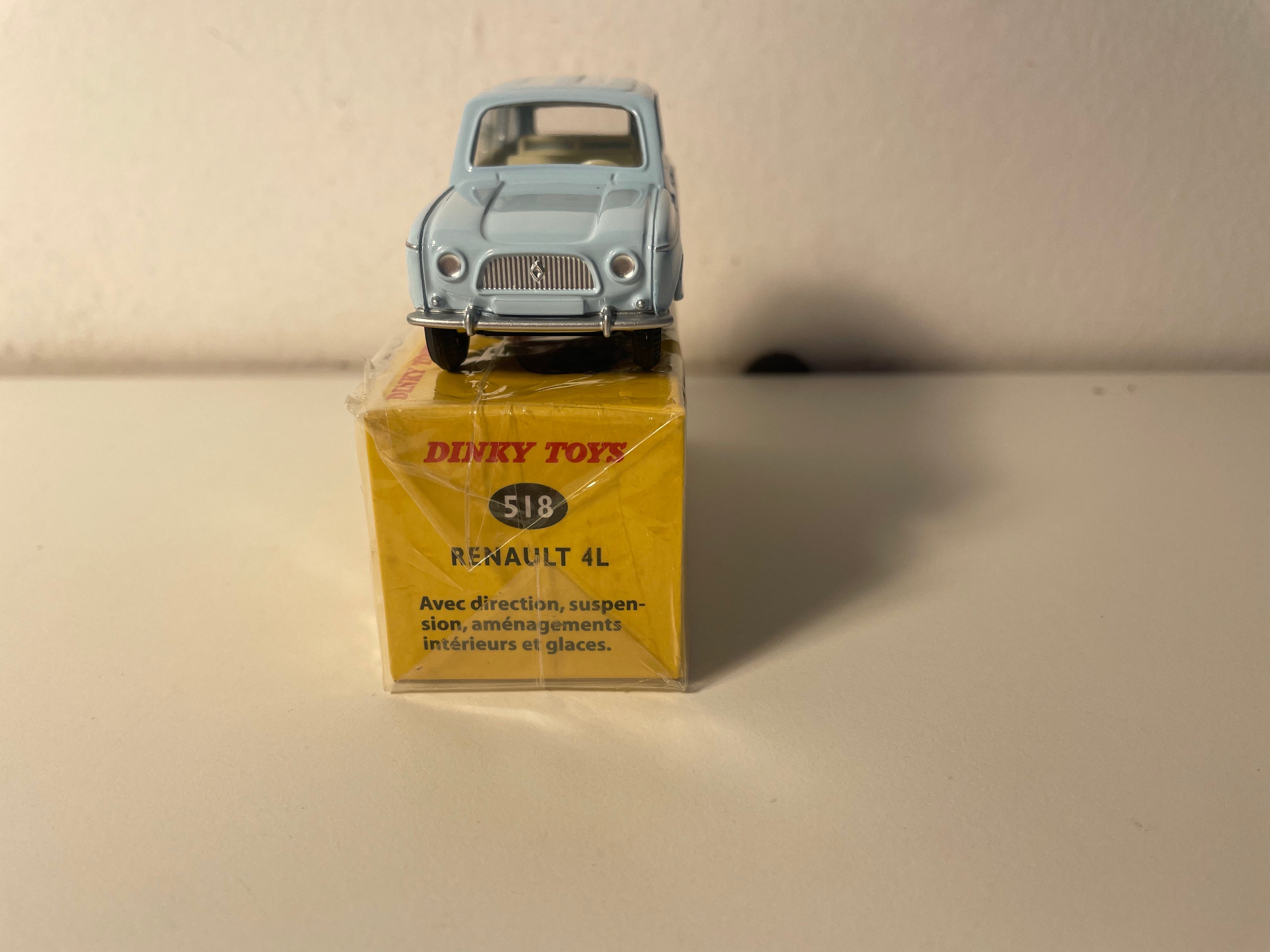 Renault bleue pâle - Dinky-Toys (Editions Atlas) - N°518