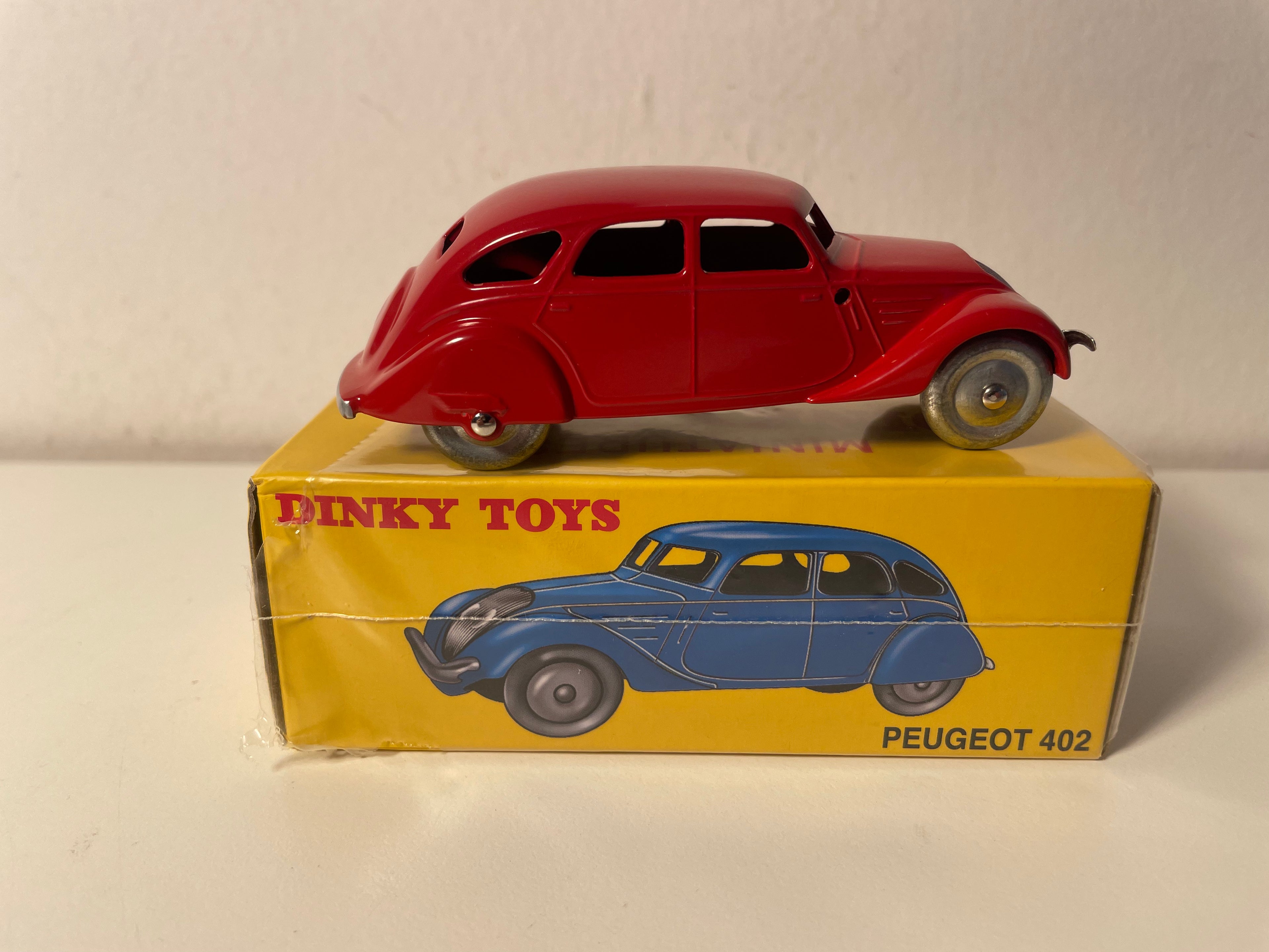 Peugeot 402 rouge foncée - Dinky-Toys (Editions Atlas) - N°24K