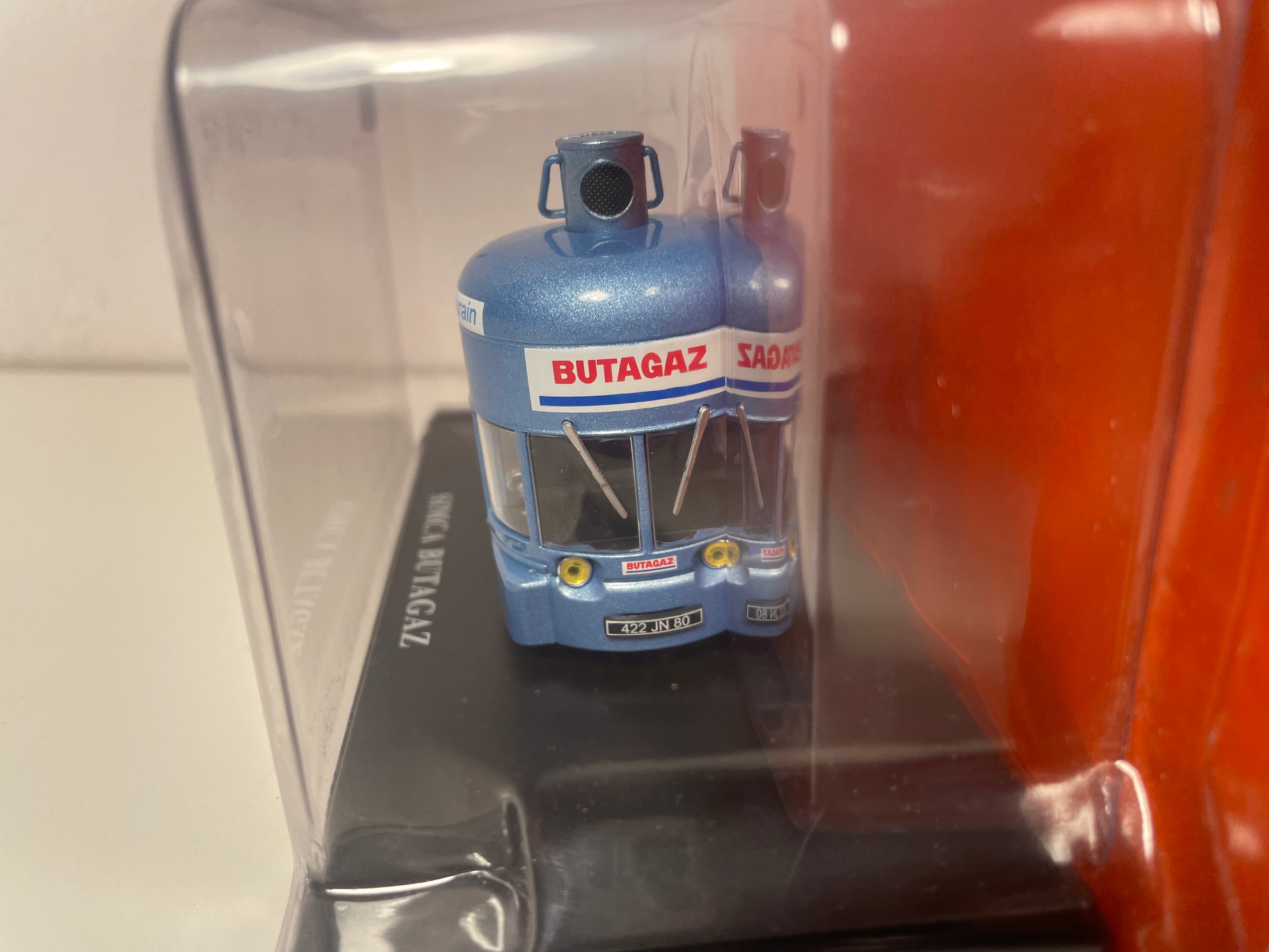 Simca blauw met BUTAGAZ reclame (met blauwe gasflessen + kleine witte tank)