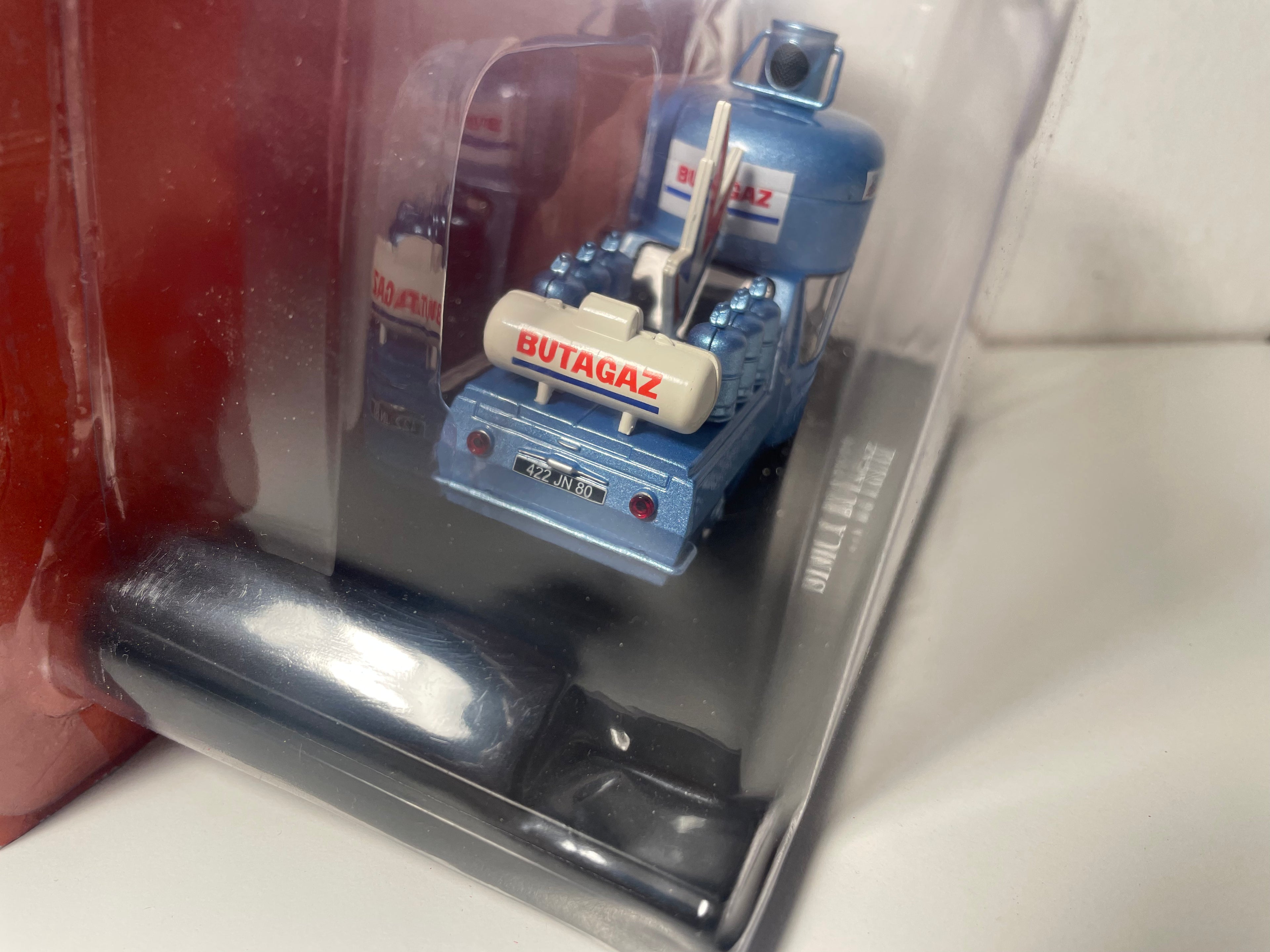Simca blauw met BUTAGAZ reclame (met blauwe gasflessen + kleine witte tank)