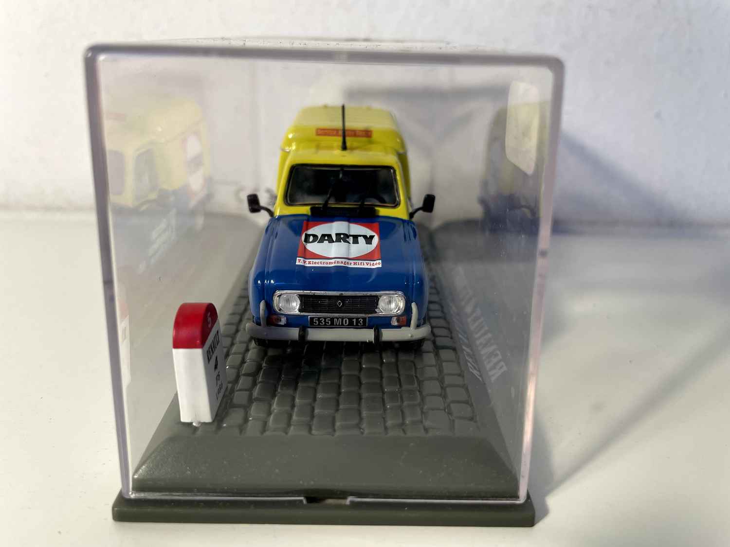 Renault 4F6 jaune et bleue DARTY de 1986