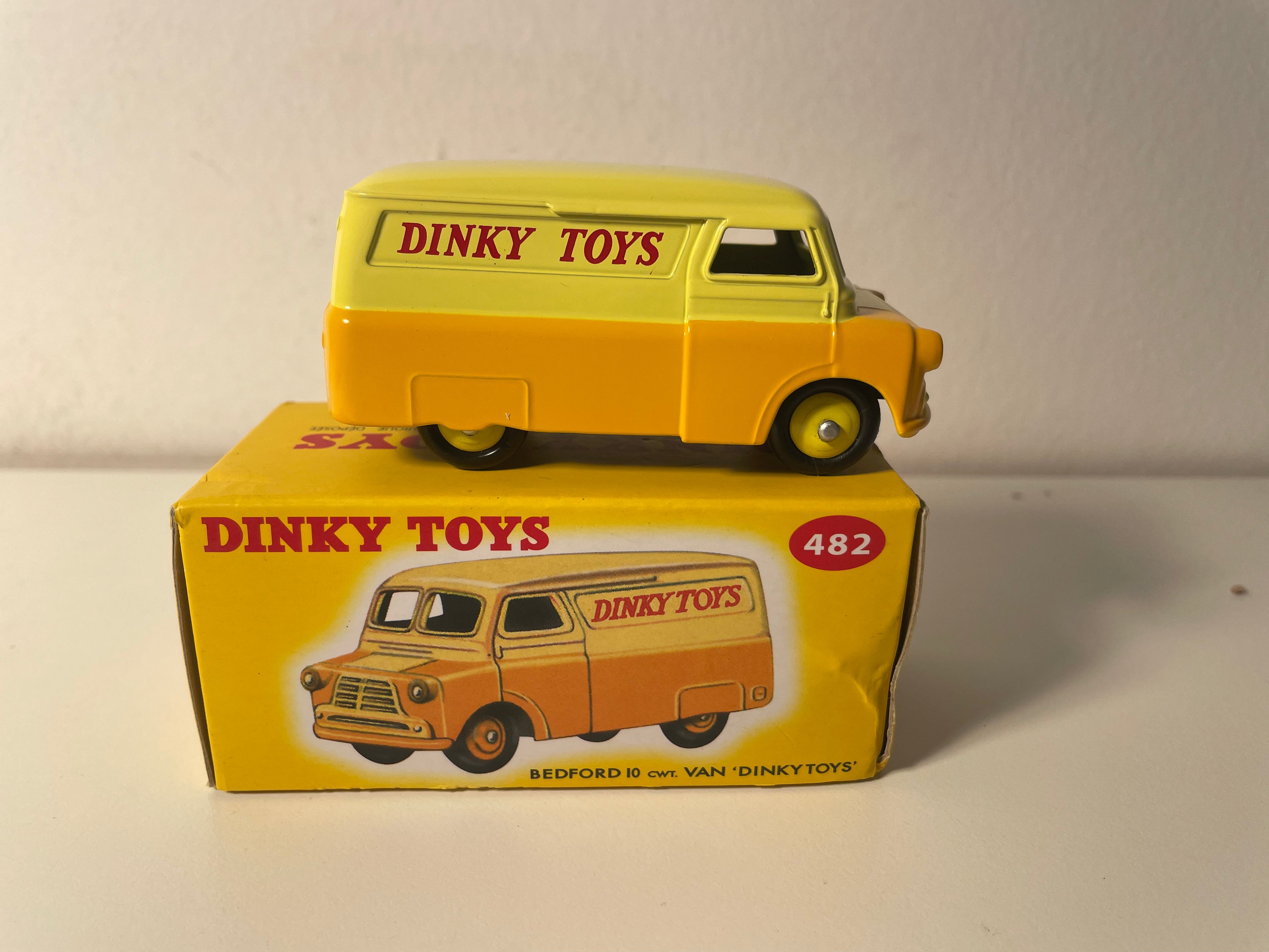 Fourgon Van Bedford 10 cwt jaune et orange (estampillé Dinky-Toys) - Dinky-Toys (Editions Atlas) - N°482