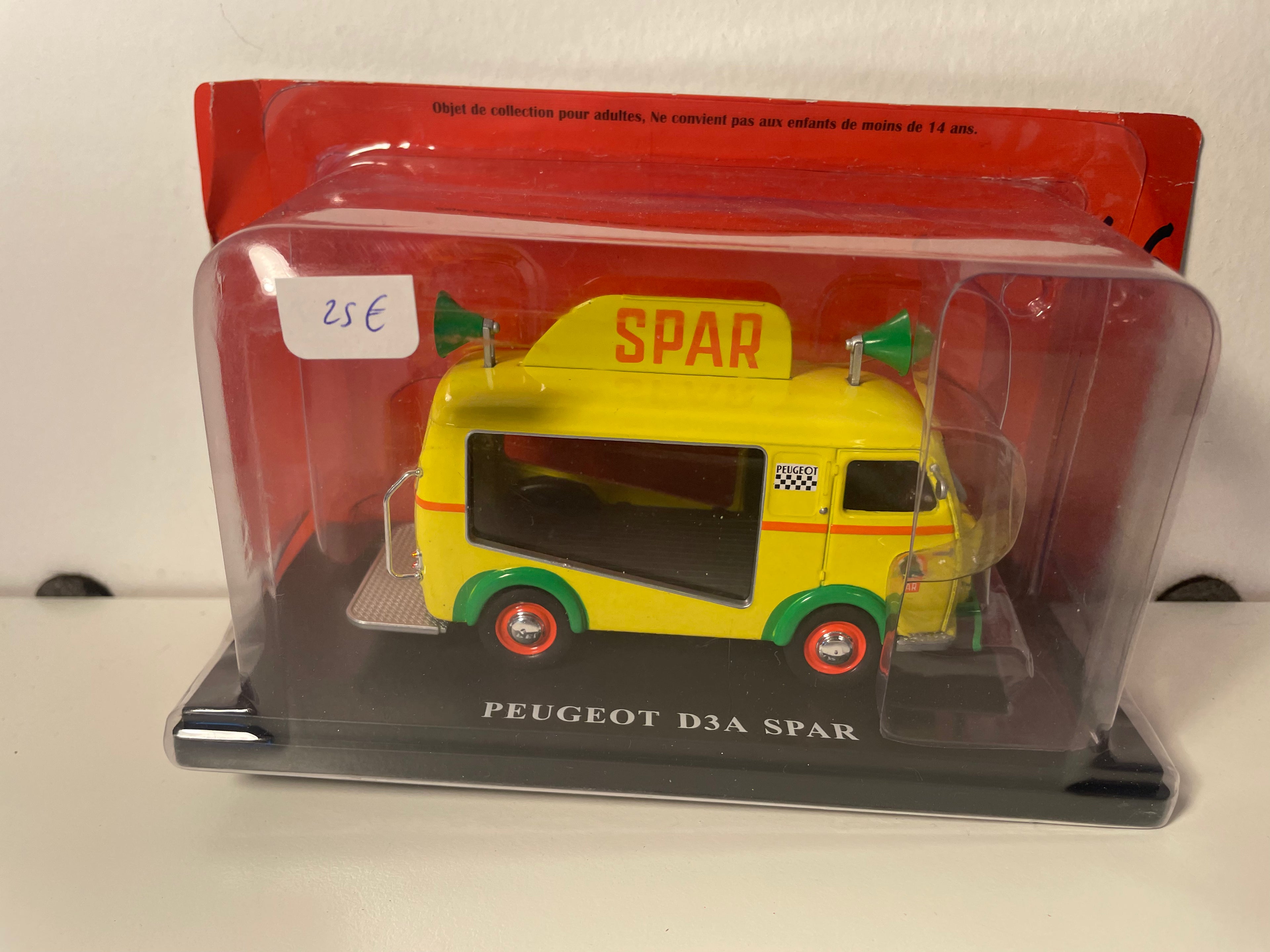 Peugeot D3A geel en groen met SPAR-reclame