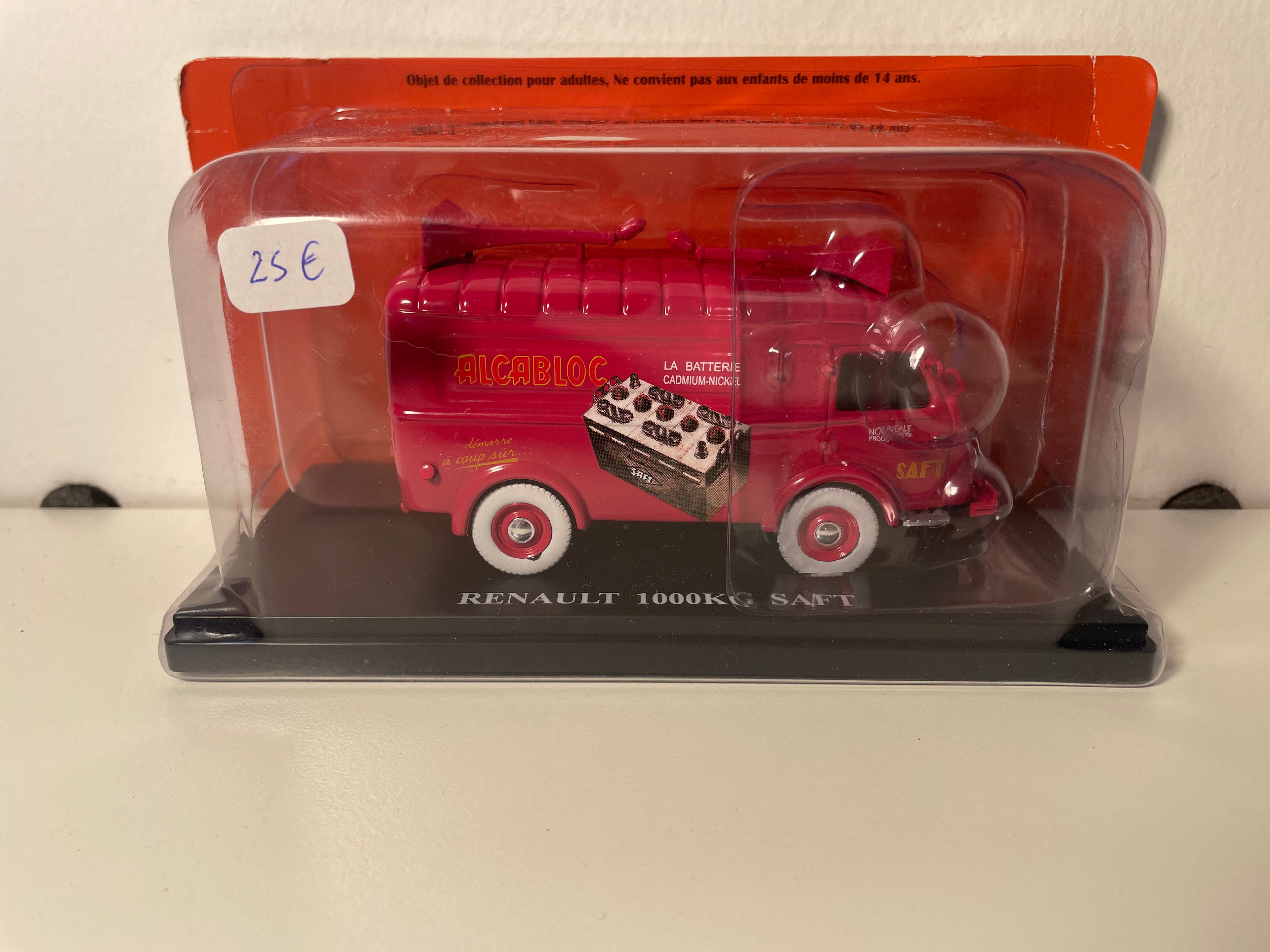 Renault 1000 Kg rouge rosé? avec publicité SAFT - ALCABLOC (batteries)