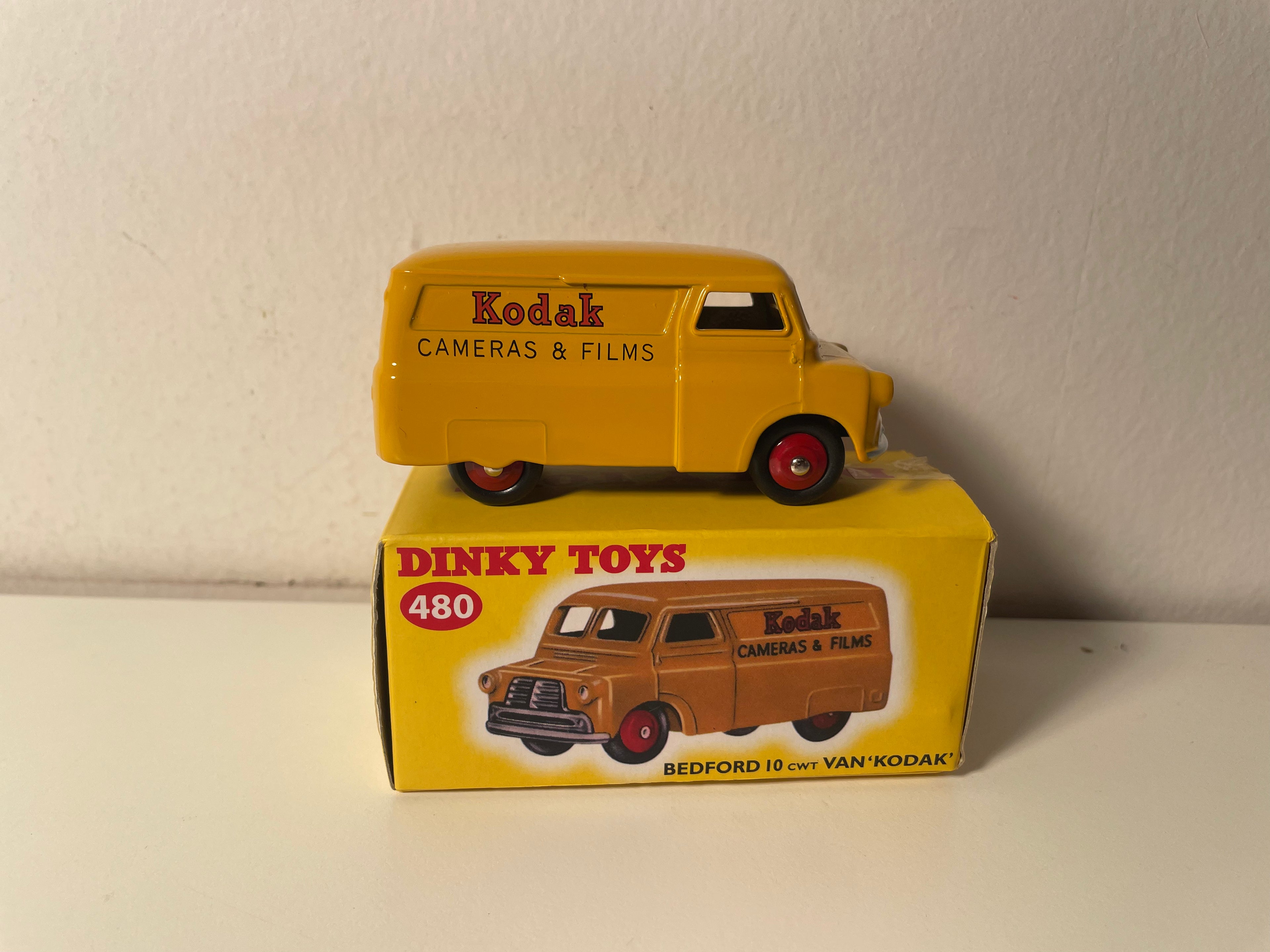 Furgoneta Bedford 10 cwt amarilla estampada KODAK - Dinky-Toys (Ediciones Atlas) - N°480