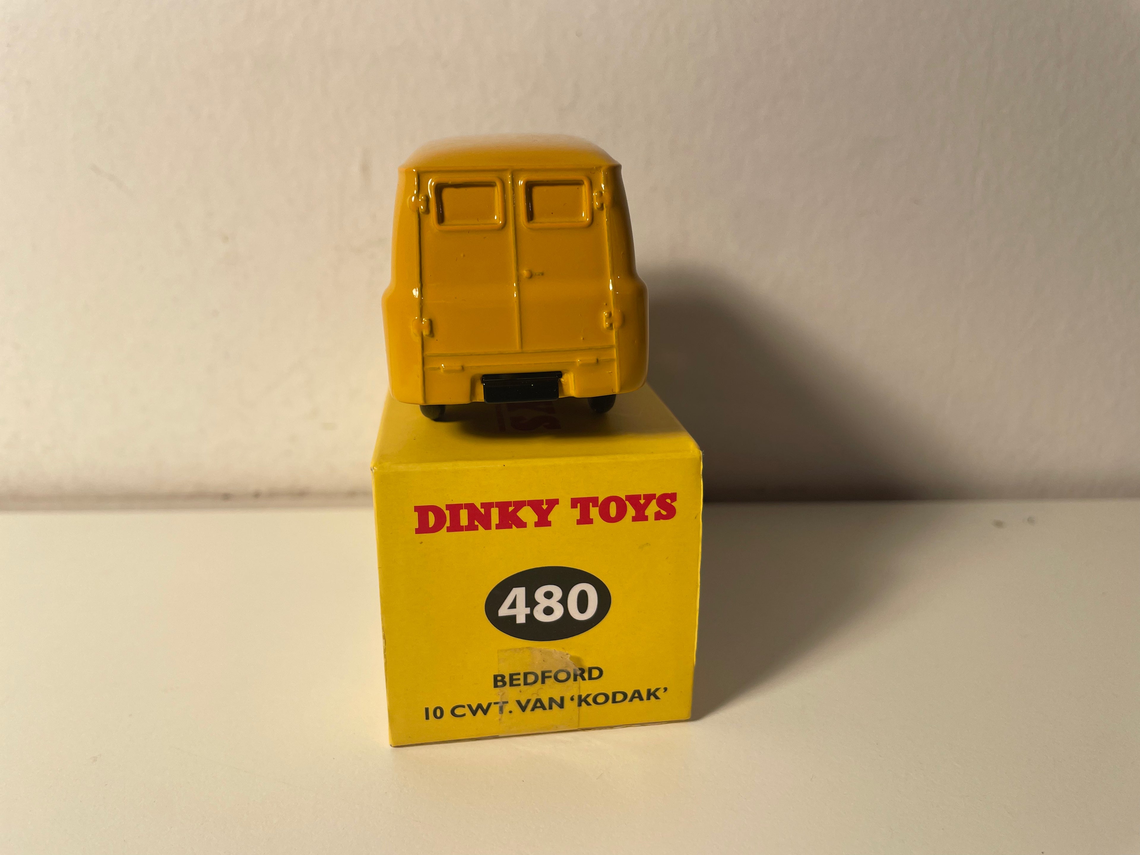 Furgoneta Bedford 10 cwt amarilla estampada KODAK - Dinky-Toys (Ediciones Atlas) - N°480