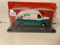 Hotchkiss PL20 blanco y verde con publicidad PERRIER (2/2)