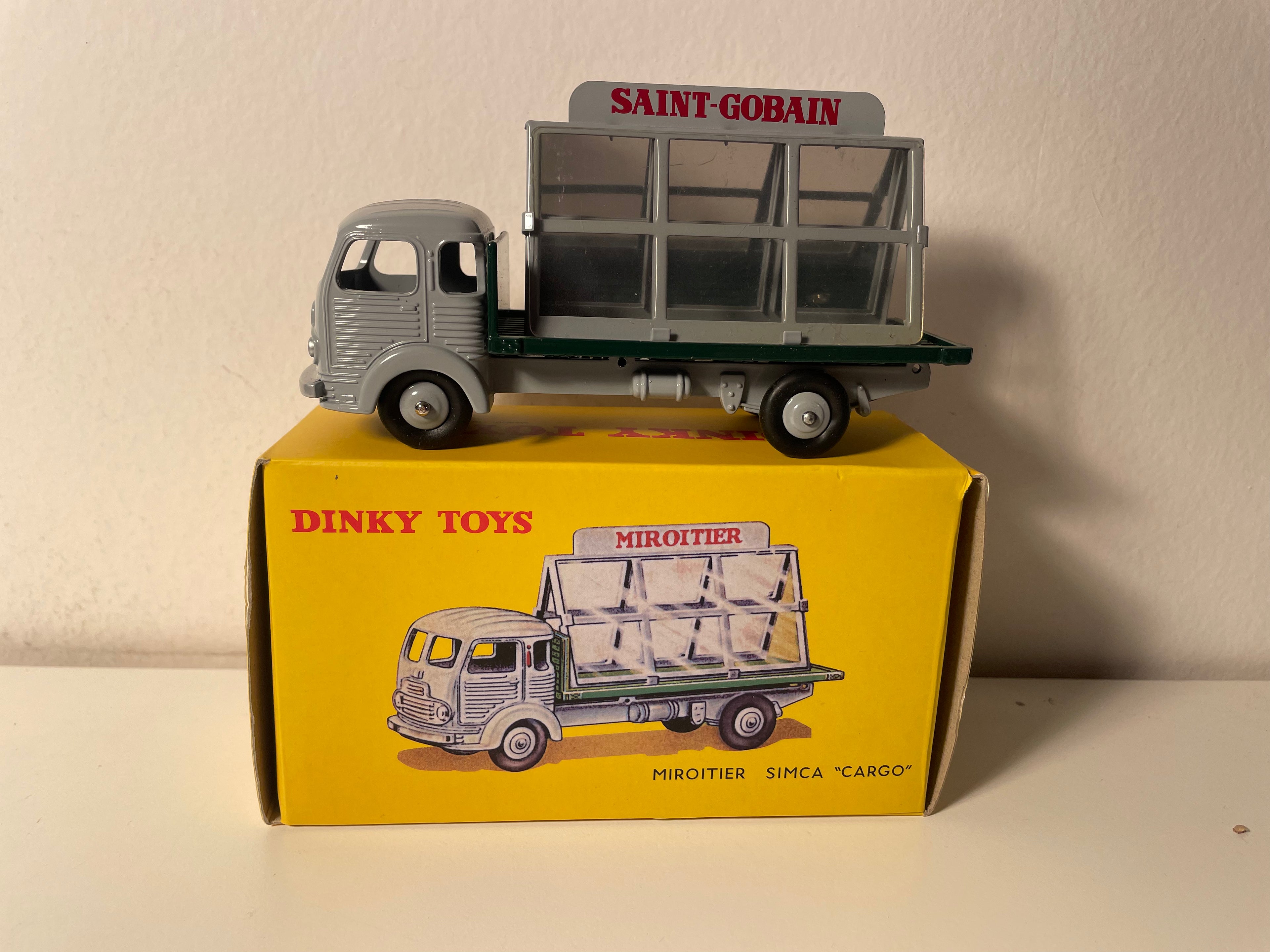 Dinky-Toys Simca Simca Cargo Mirror Truck (Atlas Editions)