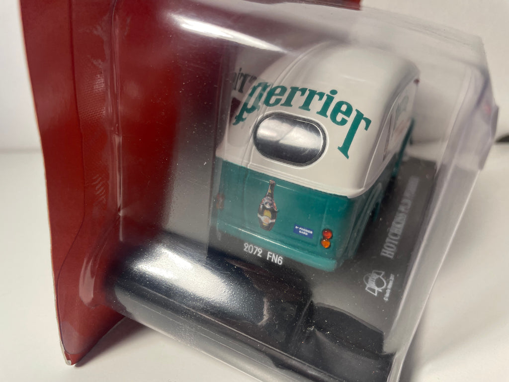 Hotchkiss PL20 blanco y verde con publicidad PERRIER (2/2)