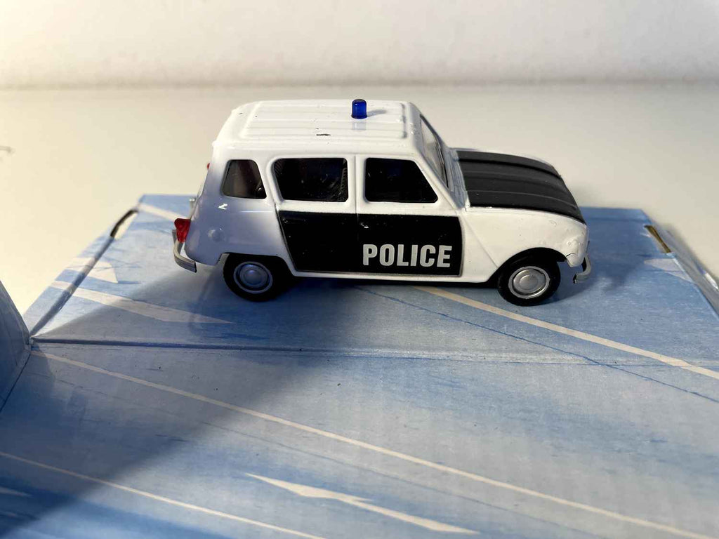 Renault 4L biała i czarna POLICJA - Mondo Motors