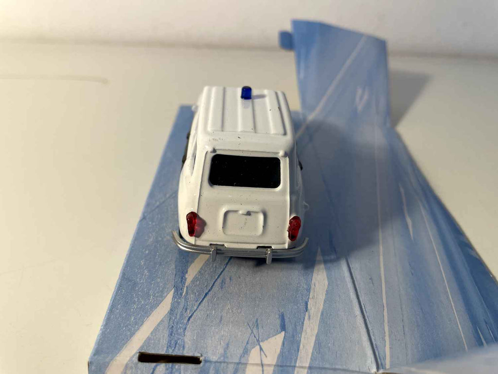 Renault 4L biała i czarna POLICJA - Mondo Motors