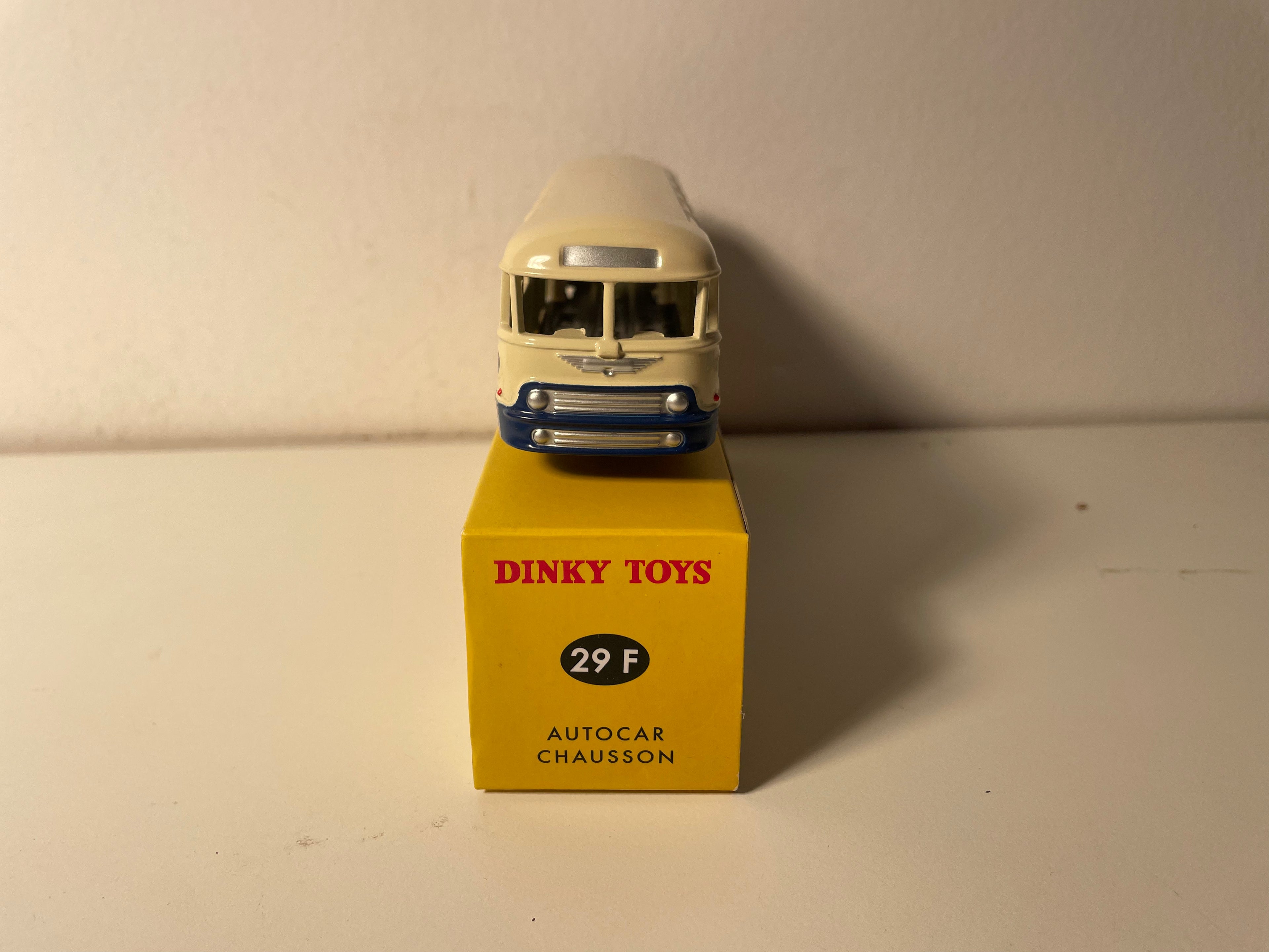 Blue und Beige Dinky-Toys Coach (Atlas Editions)