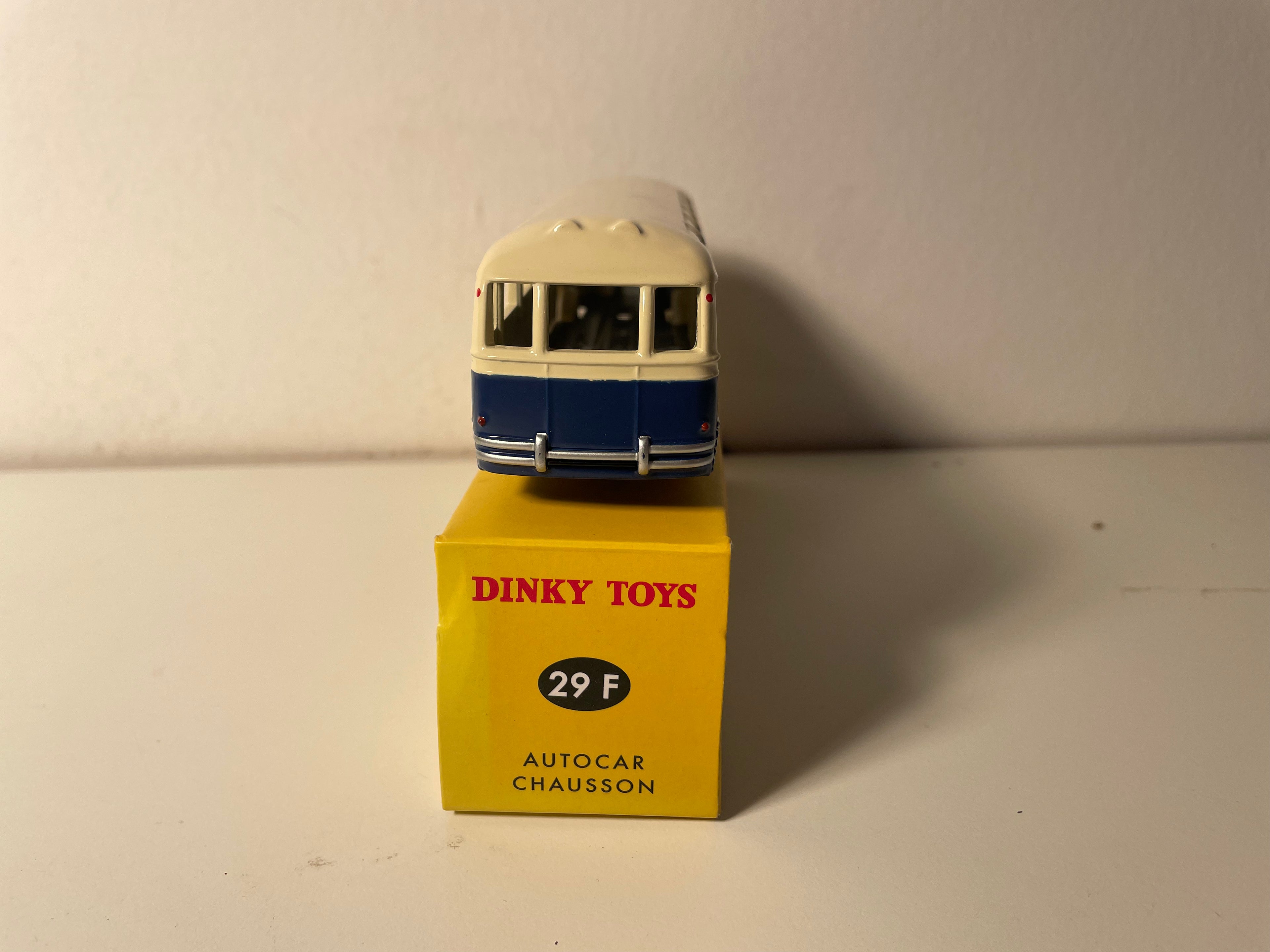 Blue und Beige Dinky-Toys Coach (Atlas Editions)