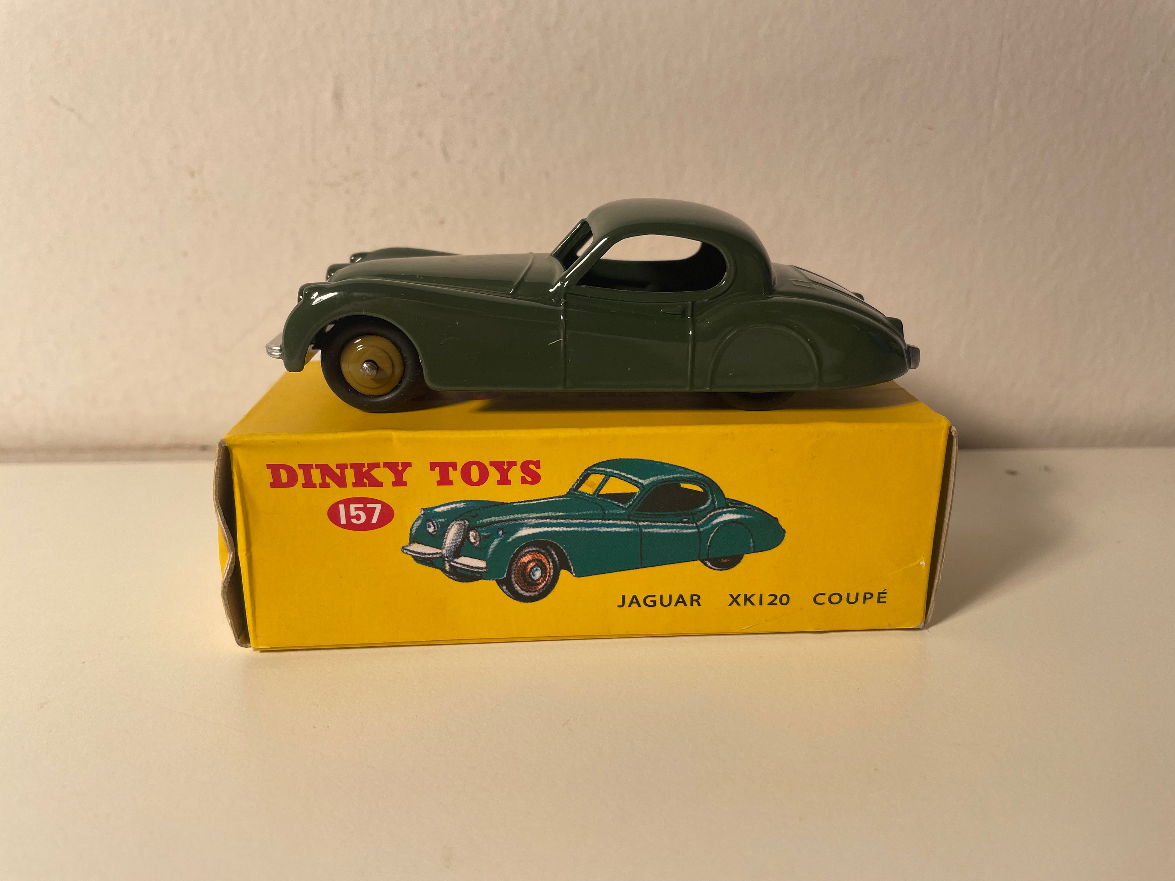 Jaguar XK120 coupé verte foncée - Dinky-Toys (Editions Atlas) - N°157