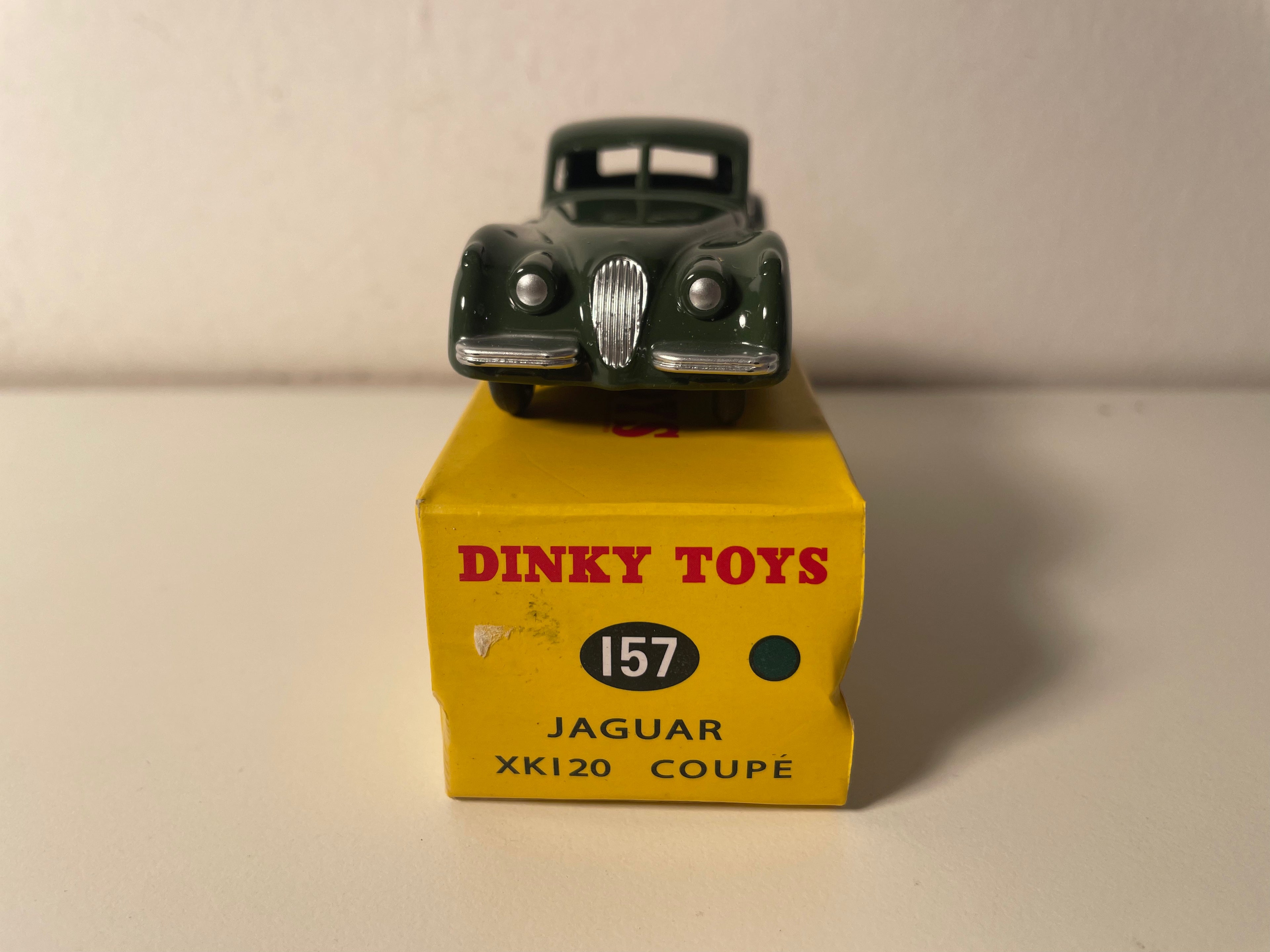 Jaguar XK120 coupé verte foncée - Dinky-Toys (Editions Atlas) - N°157