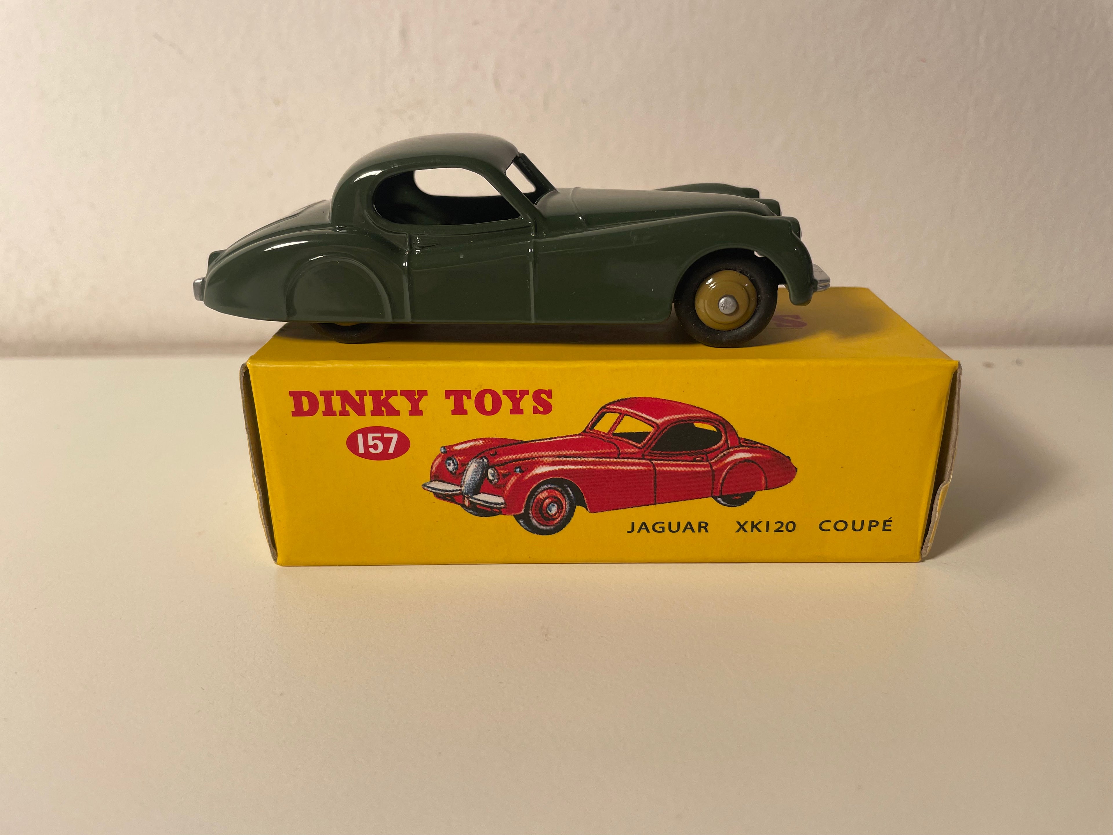 Jaguar XK120 coupé verte foncée - Dinky-Toys (Editions Atlas) - N°157