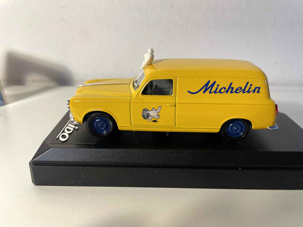 Peugeot 403 break jaune MICHELIN - Solido référence 82108