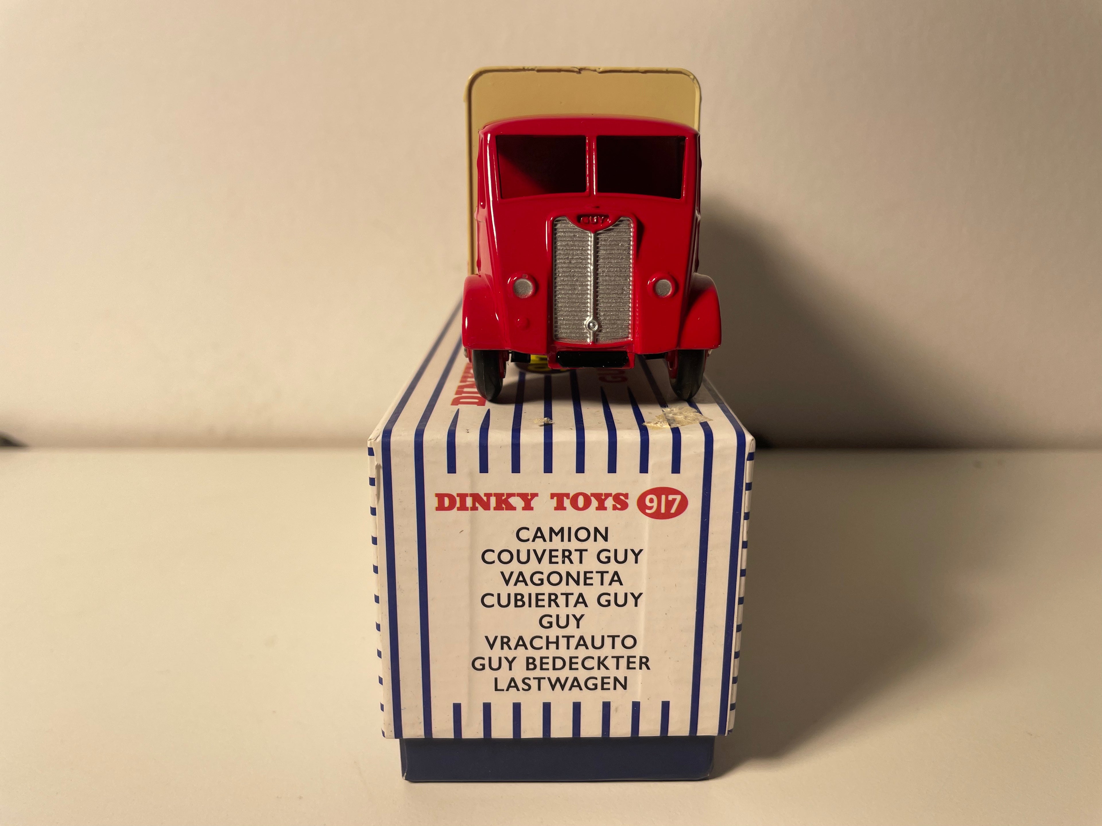 Camion GUY Van rouge et beige - Dinky-toys N°917 (Editions Atlas)