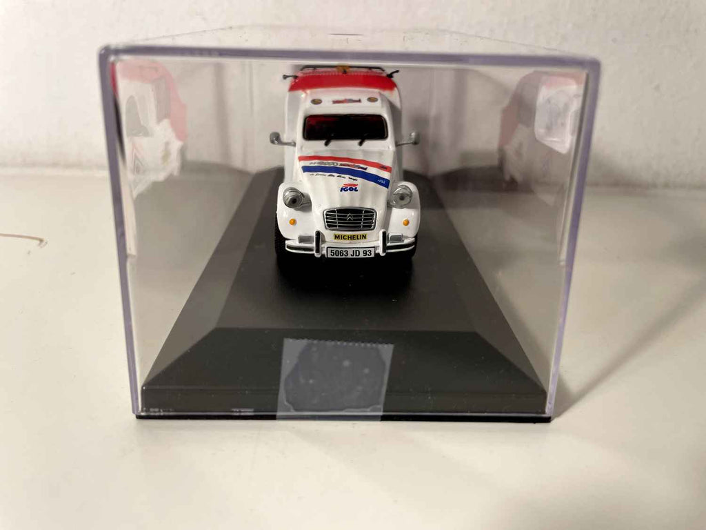 Citroën 2 CV Grúa roja y blanca - Auto Plus