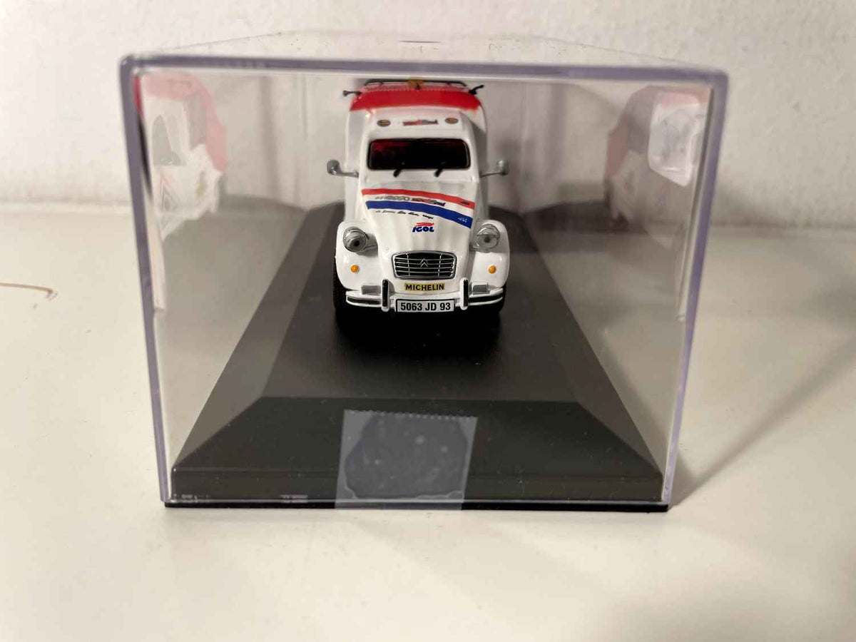 Citroën 2 CV Grúa roja y blanca - Auto Plus