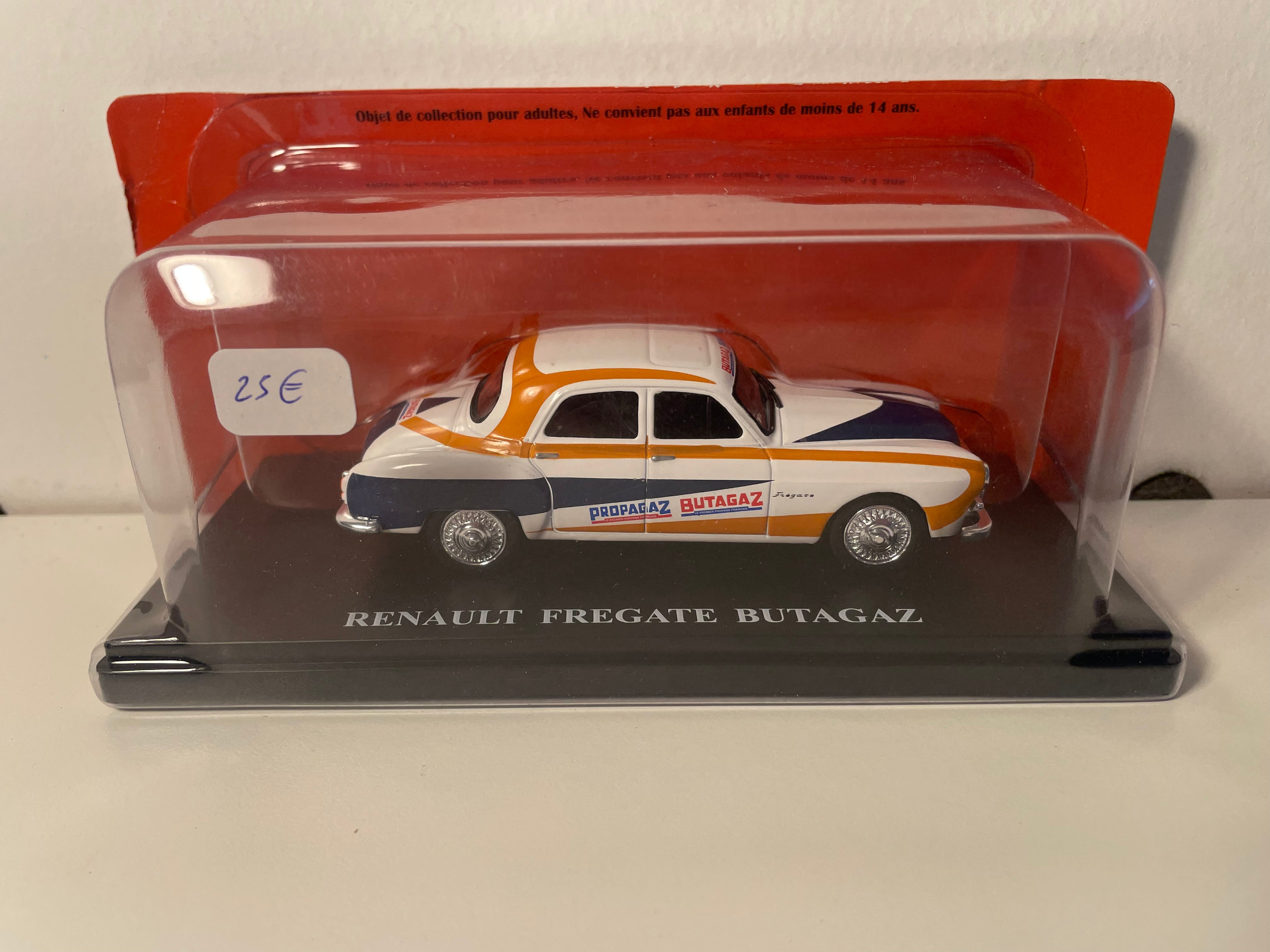 Renault Frégate Wit, Blauw en Oranje met BUTAGAZ-reclame