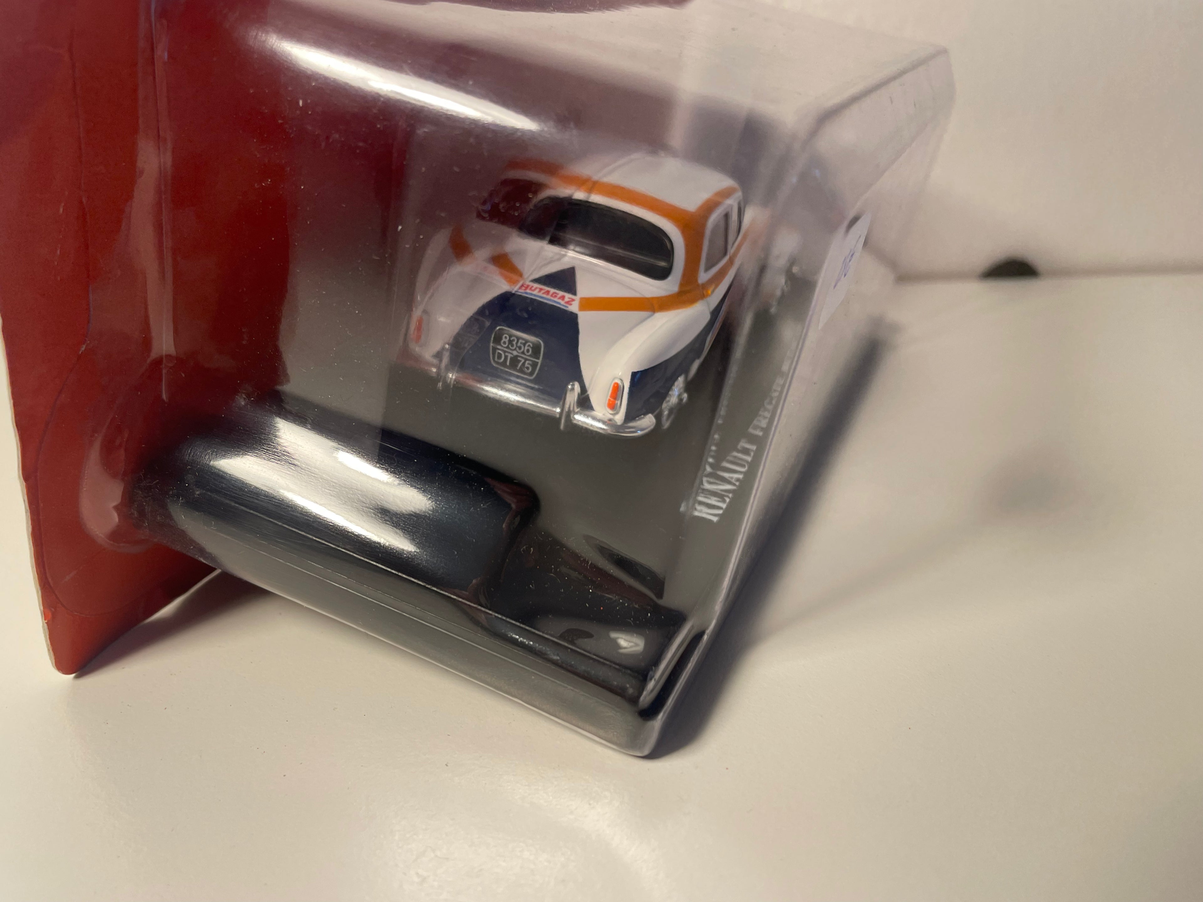 Renault Frégate Wit, Blauw en Oranje met BUTAGAZ-reclame