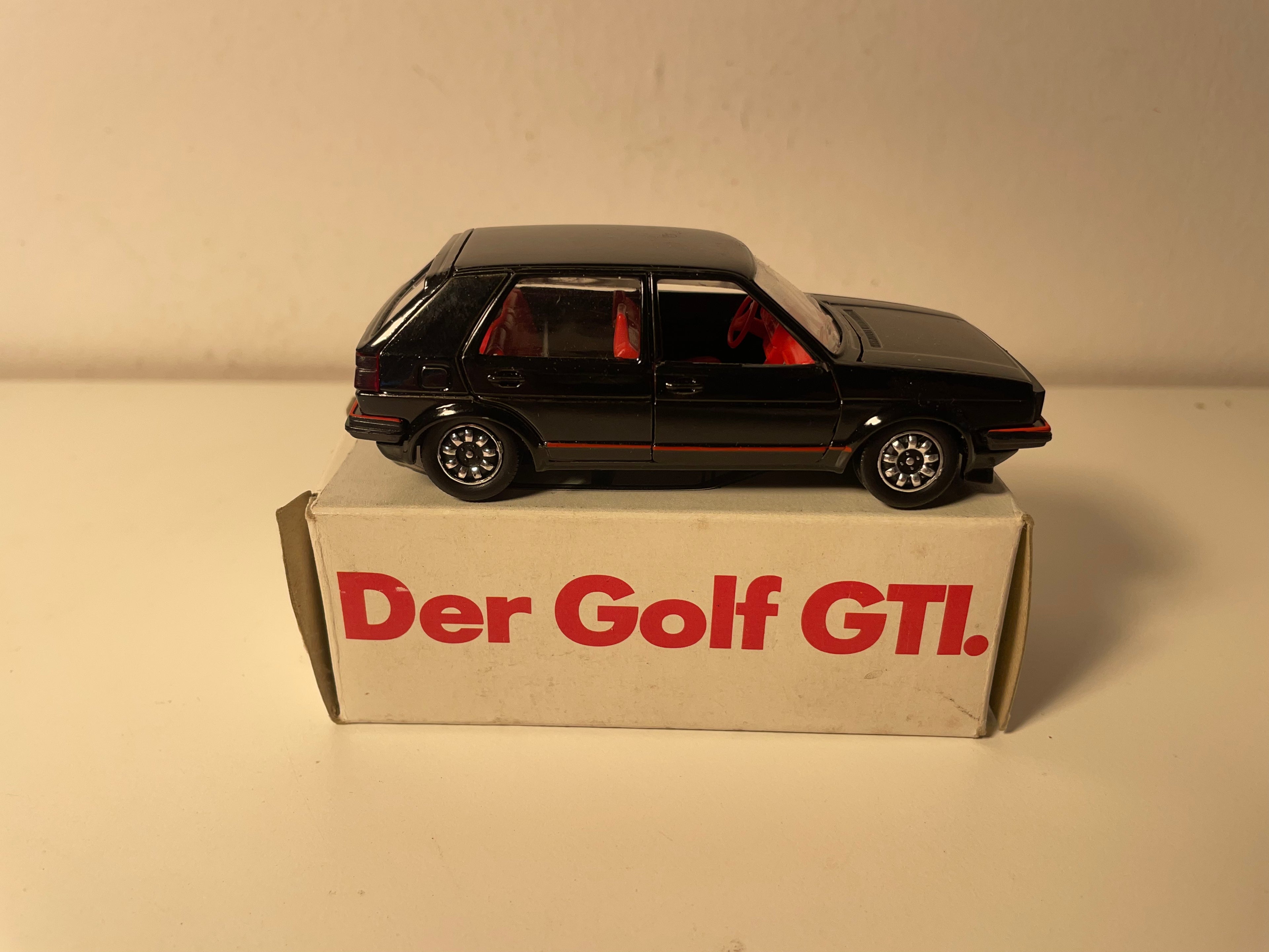 Volkswagen Golf GTI schwaarz - SCHABAK Modell (deutsche Fabrikatioun)