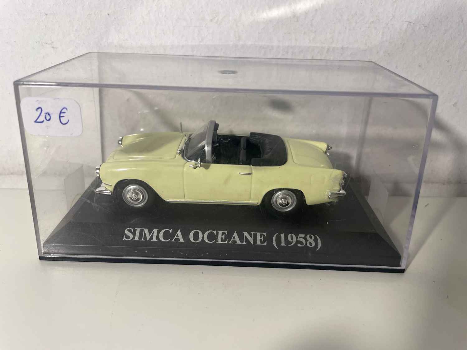 SIMCA Oceane amarillo pálido de 1958