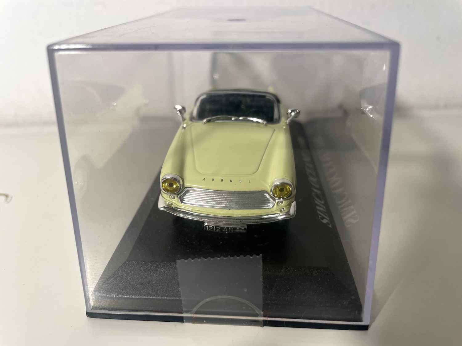 SIMCA Oceane amarillo pálido de 1958