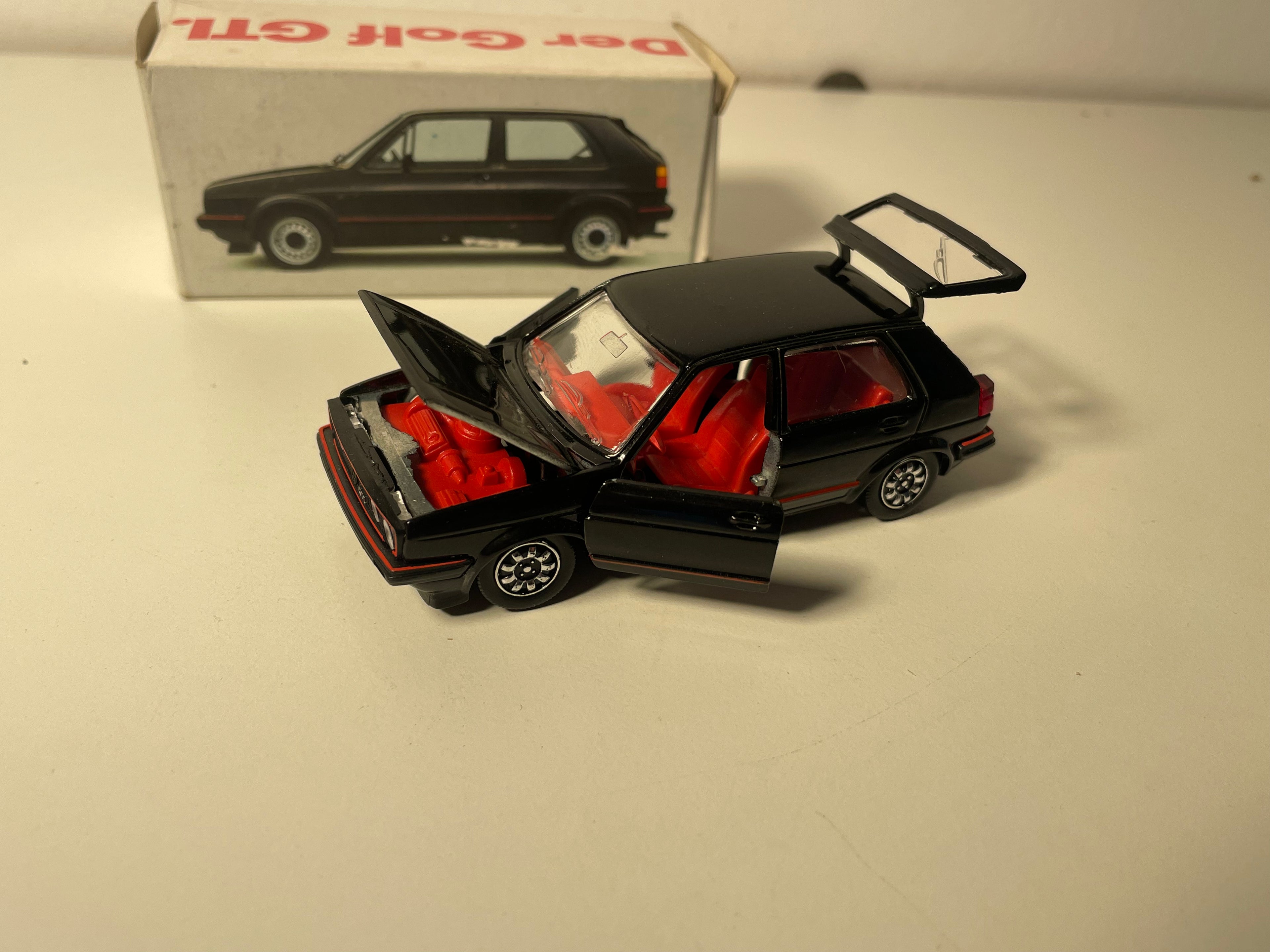 Volkswagen Golf GTI schwaarz - SCHABAK Modell (deutsche Fabrikatioun)