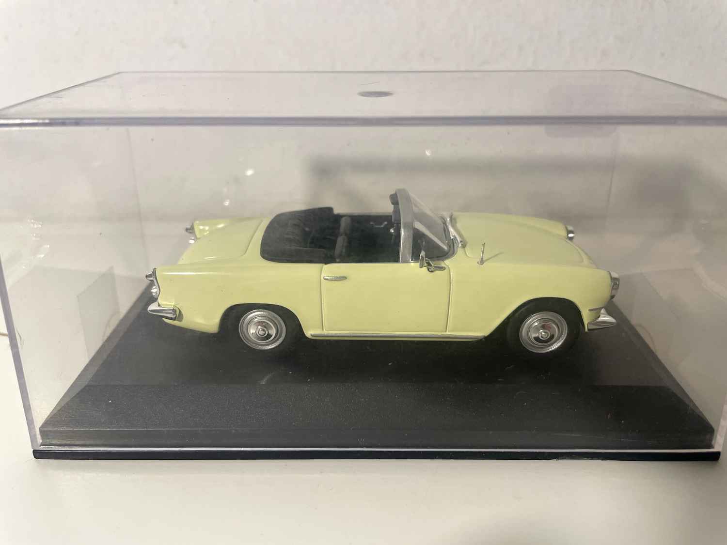 SIMCA Oceane amarillo pálido de 1958