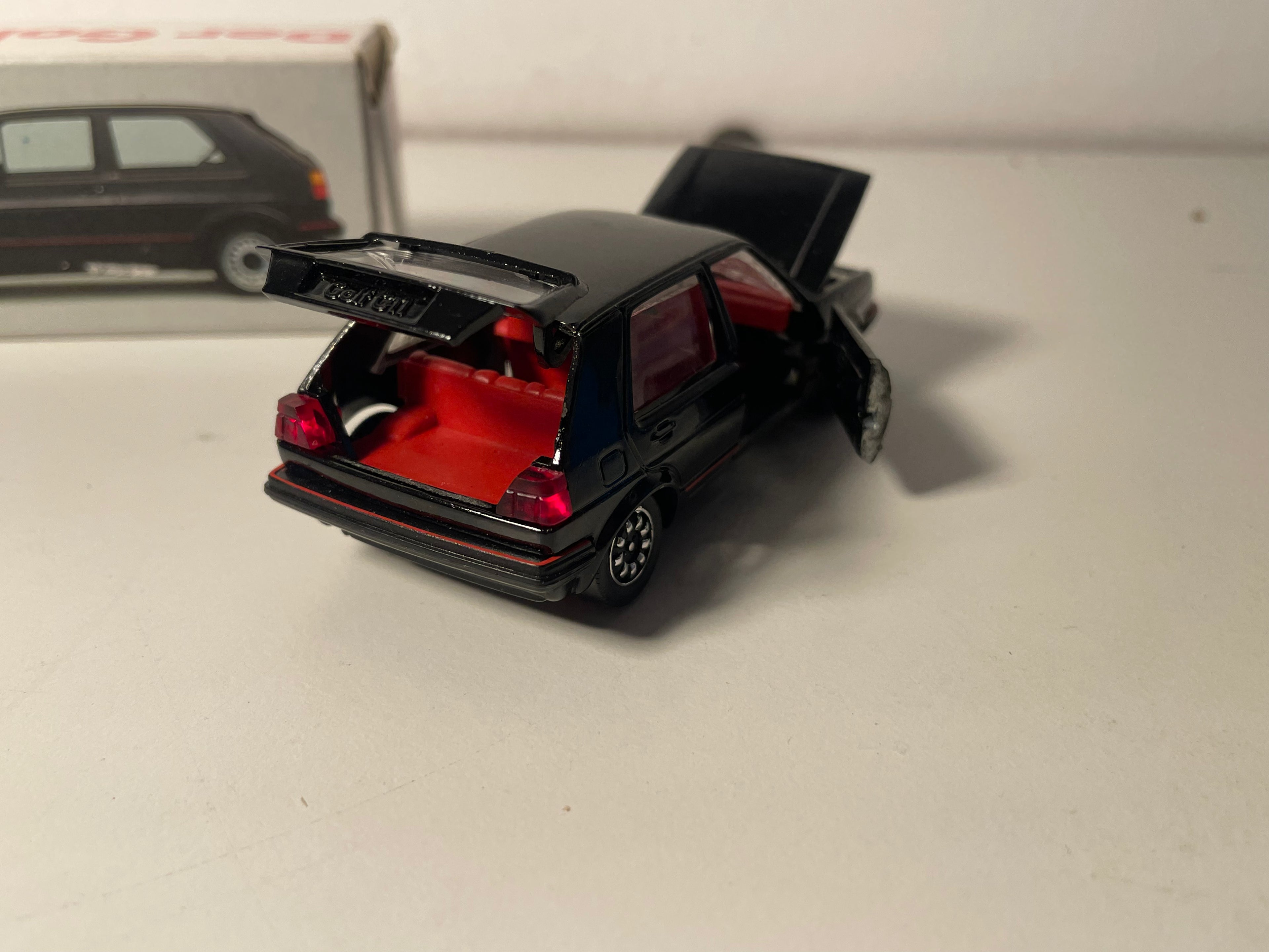 Volkswagen Golf GTI schwaarz - SCHABAK Modell (deutsche Fabrikatioun)