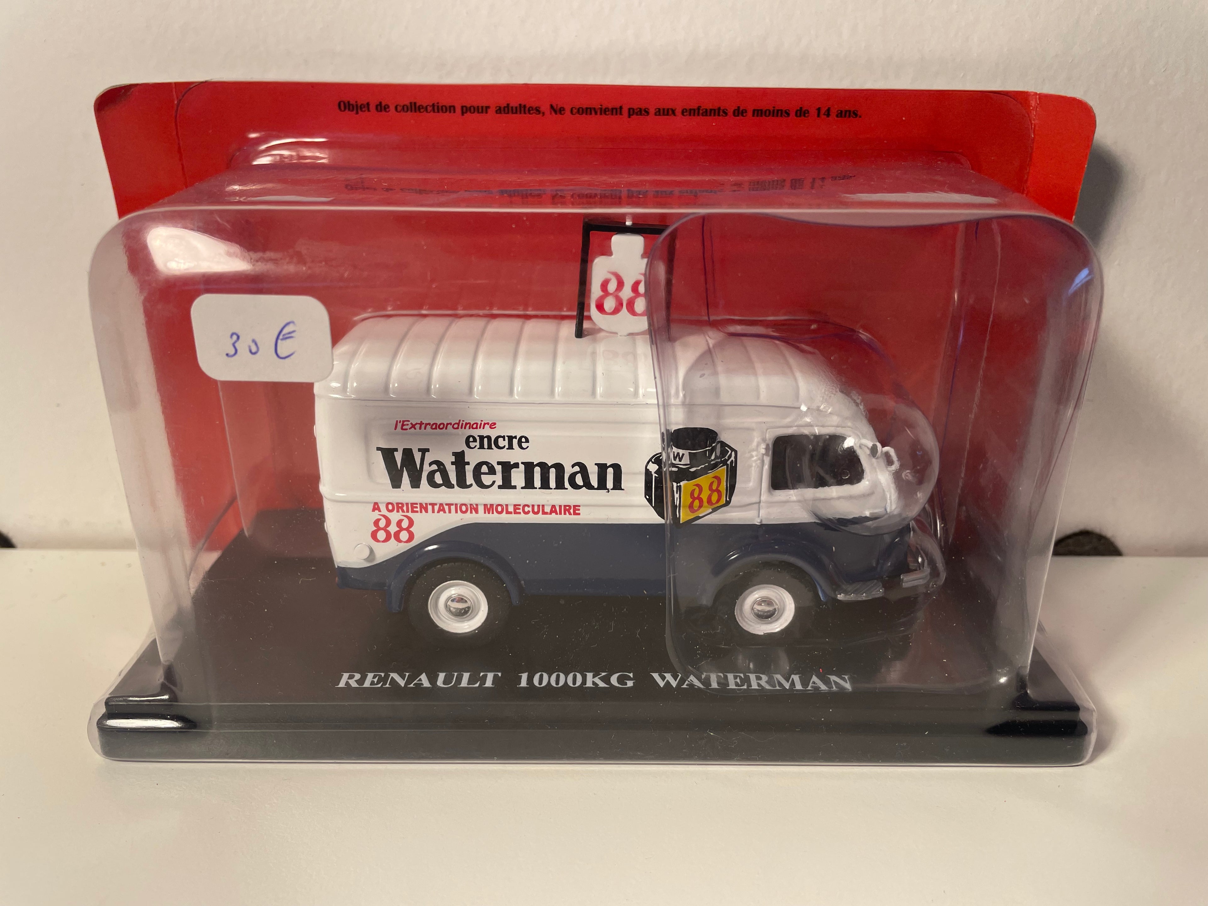 Renault 1000 Kg azul y blanco con publicidad WATERMAN