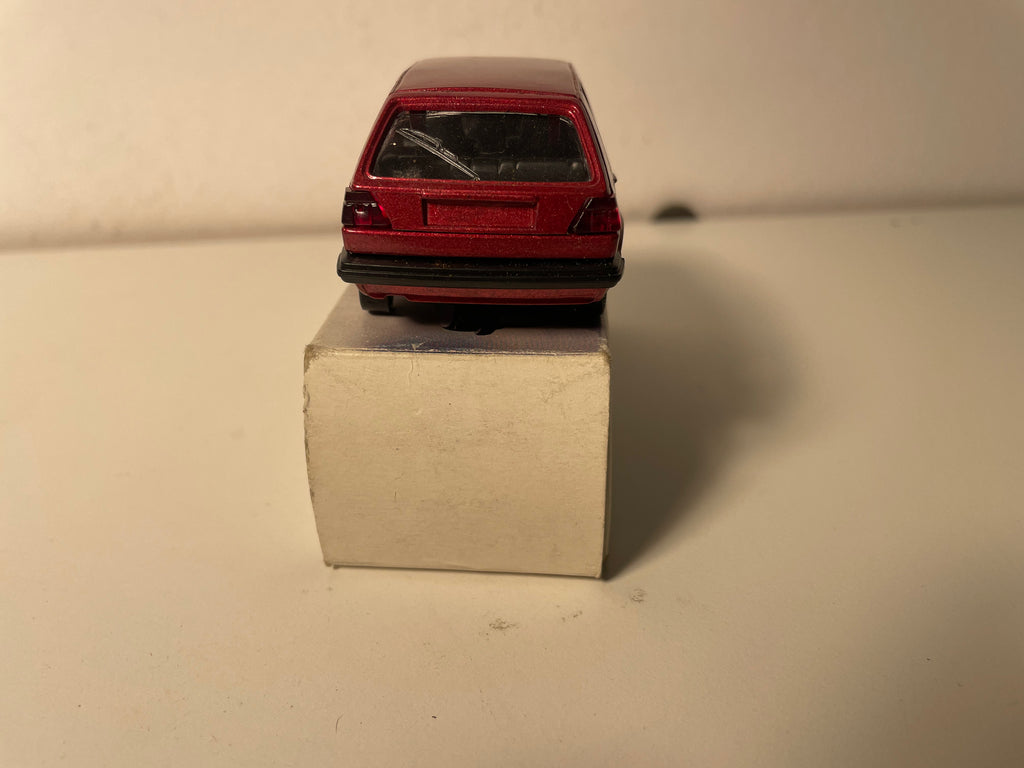 Volkswagen Golf bordowy - Model SCHABAK (niemiecki producent)