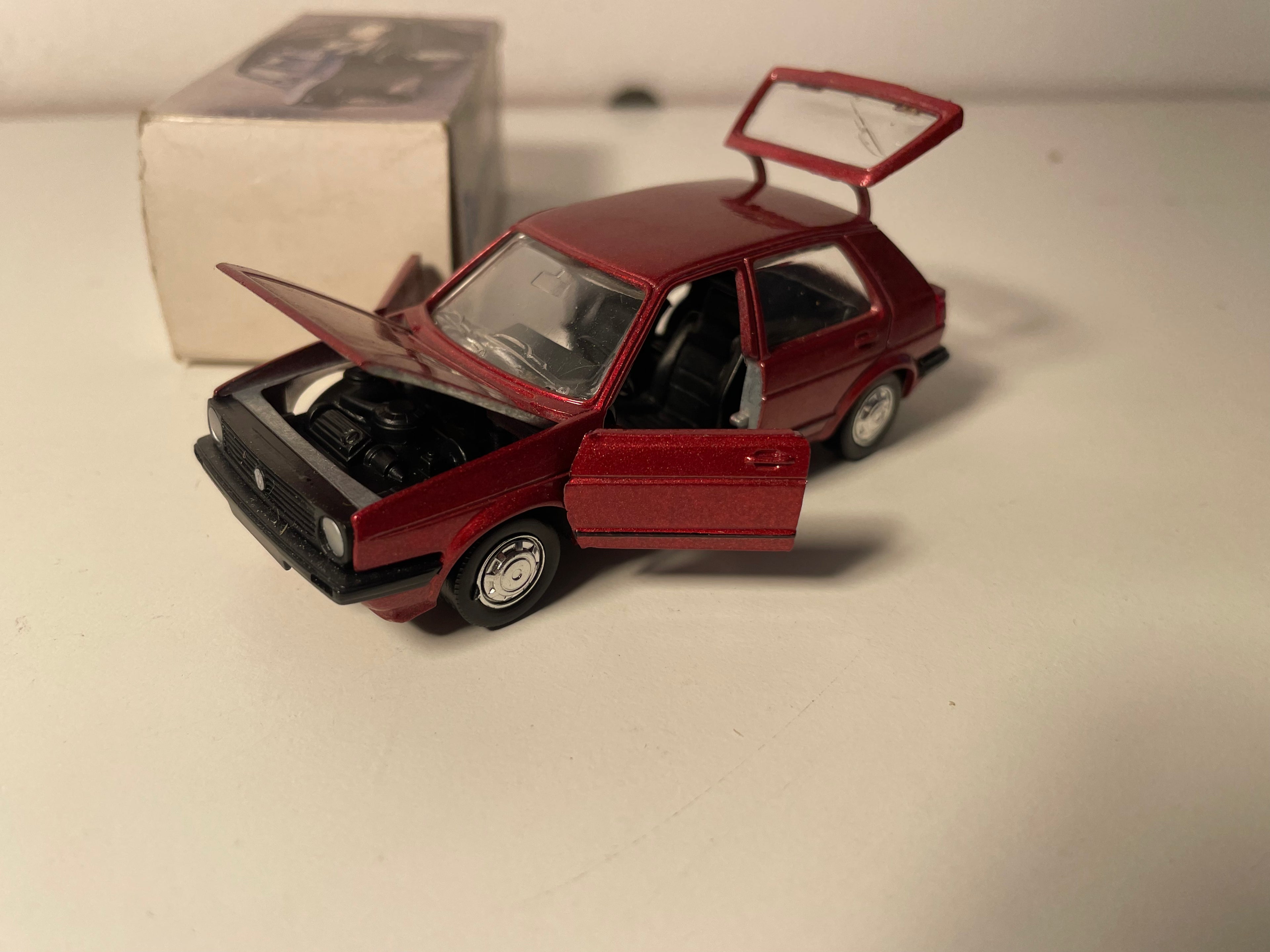 Volkswagen Golf bordowy - Model SCHABAK (niemiecki producent)