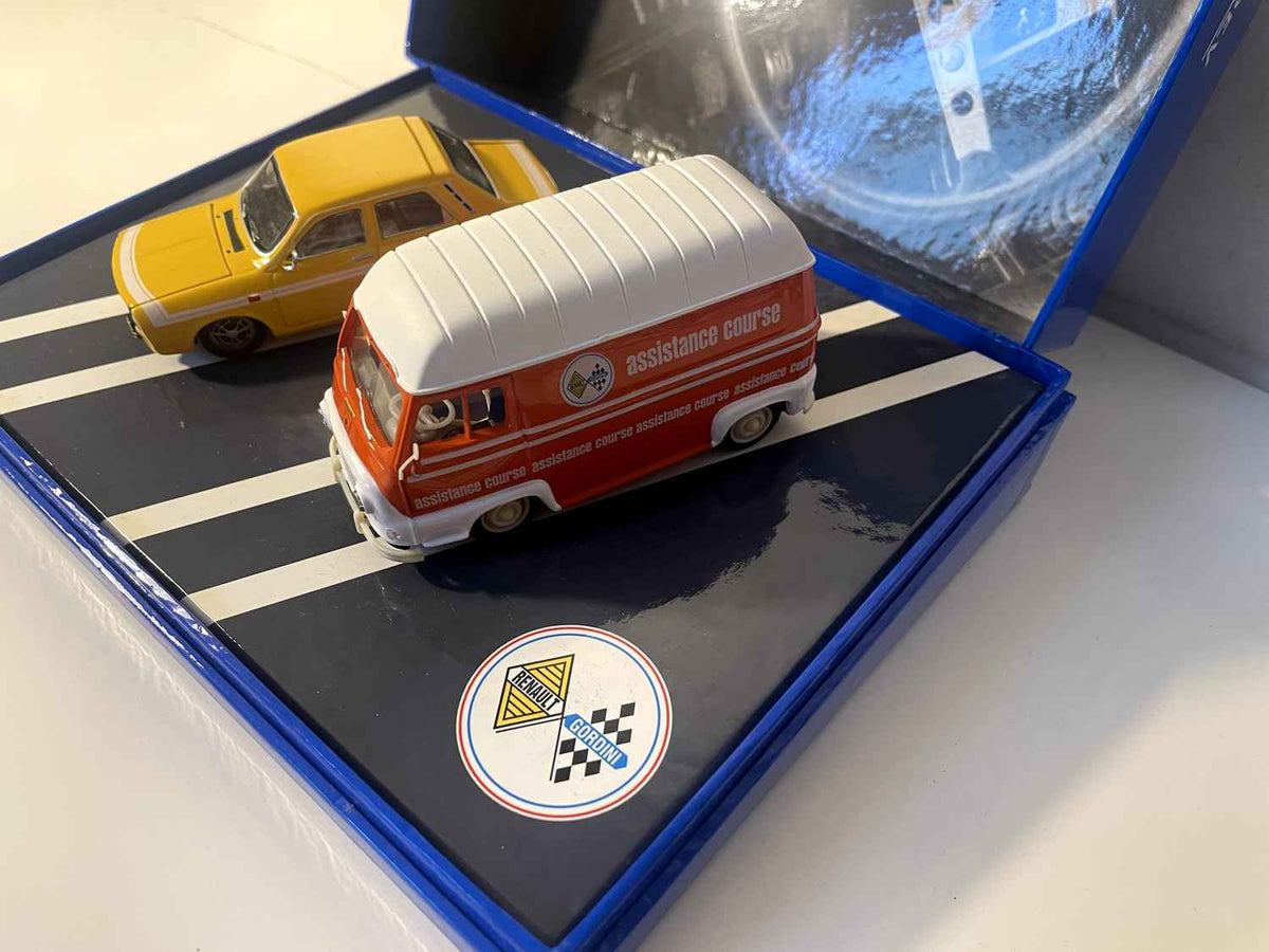 Caja Renault con un R12 amarillo de 1971 y un estafette naranja de 1965 (caja rectangular azul) NOREV