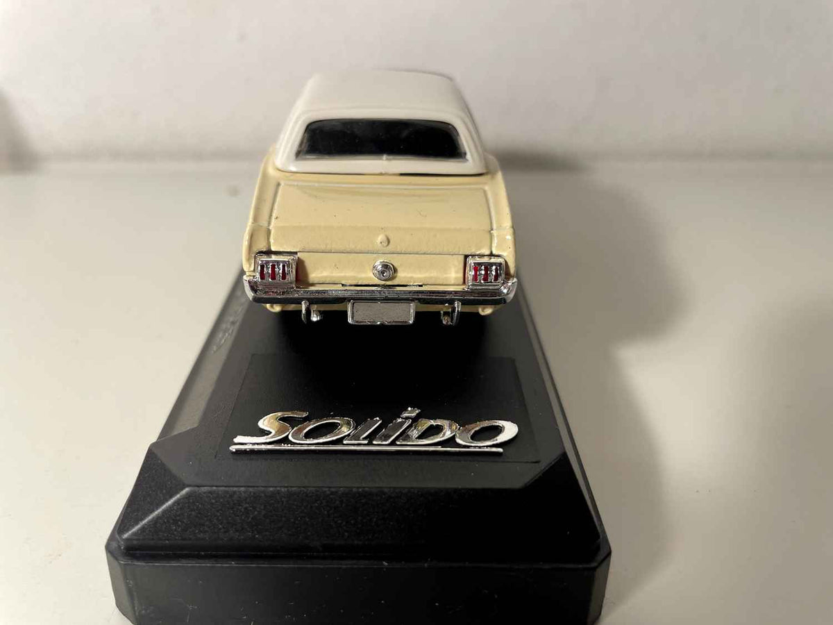 1965 Ford Mustang Beige met Witte Kap - Solido Referentie 1922