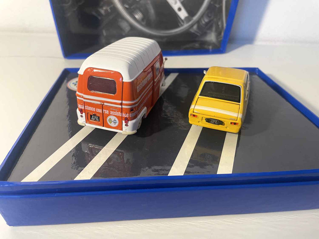 Caja Renault con un R12 amarillo de 1971 y un estafette naranja de 1965 (caja rectangular azul) NOREV