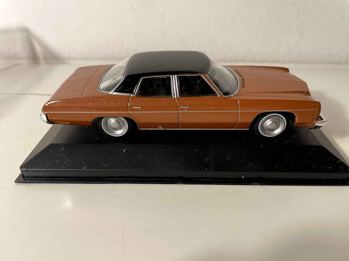 Chevrolet Bel Air brązowy z czarnym dachem z 1973 roku