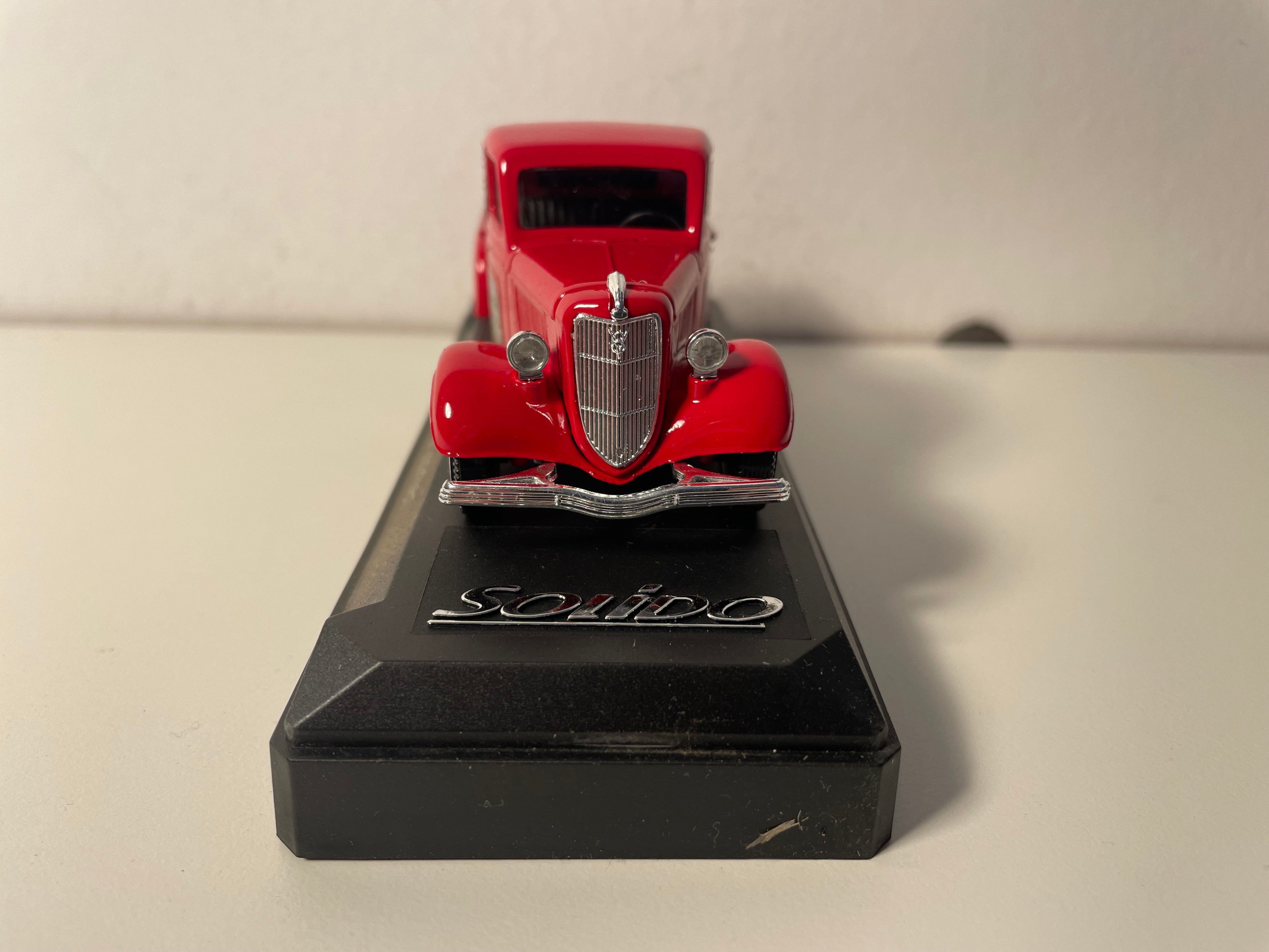 Ford V8 Charbonnier rojo - Solido referencia 4435