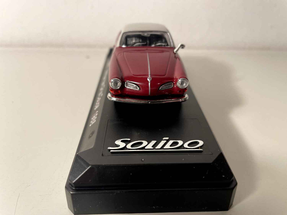 Volkswagen Karman Ghia coupé bordeaux et toit crème de 1966 - Solido référence 45107